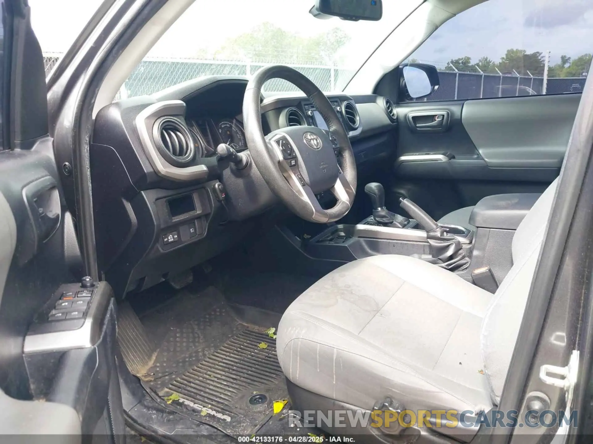 5 Photograph of a damaged car 3TMAZ5CN0KM094427 TOYOTA TACOMA 2019