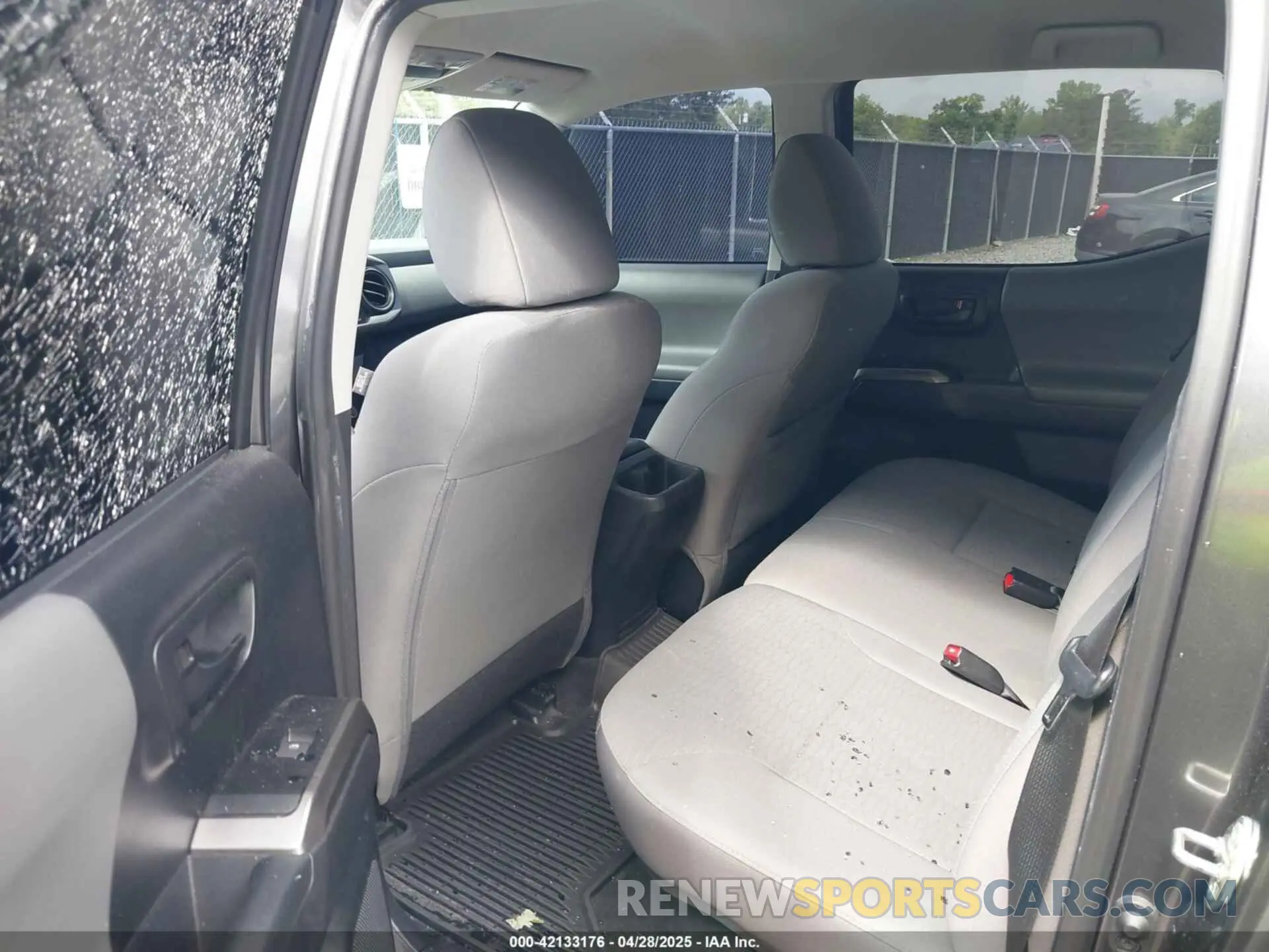 8 Photograph of a damaged car 3TMAZ5CN0KM094427 TOYOTA TACOMA 2019