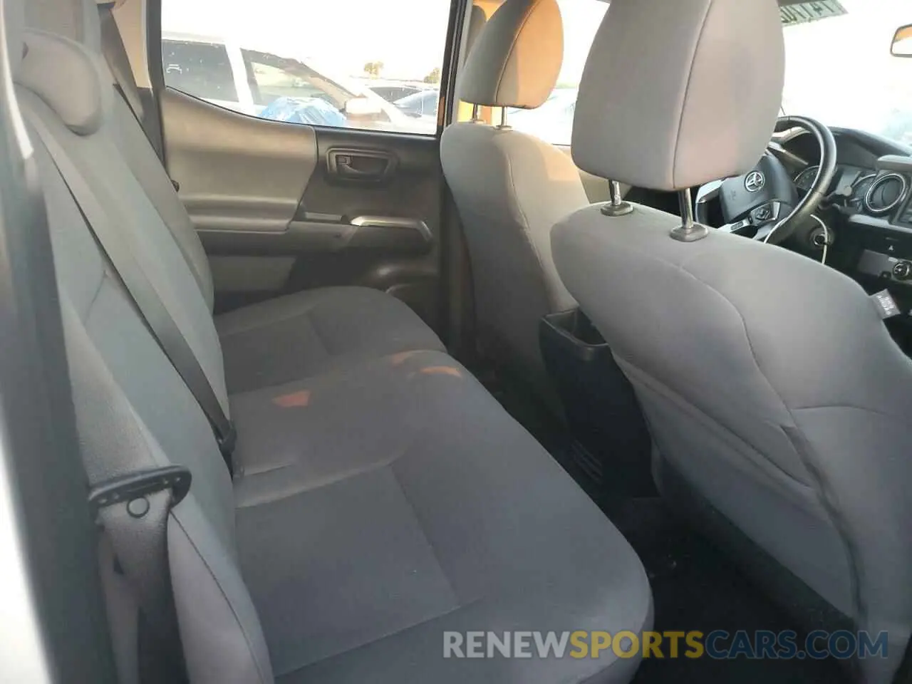 10 Photograph of a damaged car 3TMAZ5CN0KM098669 TOYOTA TACOMA 2019