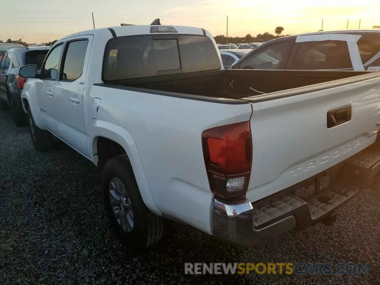 2 Photograph of a damaged car 3TMAZ5CN0KM098669 TOYOTA TACOMA 2019
