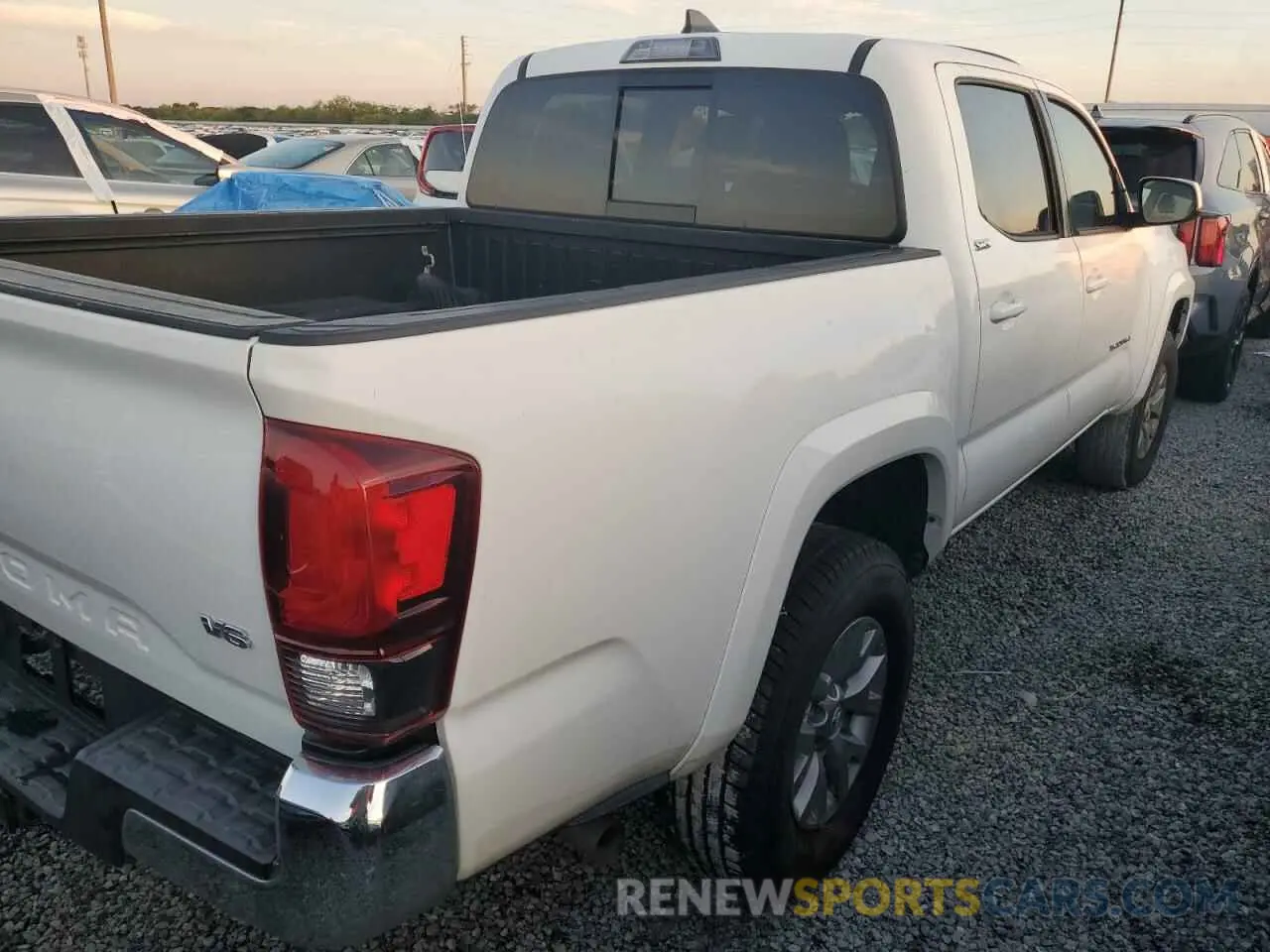 3 Photograph of a damaged car 3TMAZ5CN0KM098669 TOYOTA TACOMA 2019