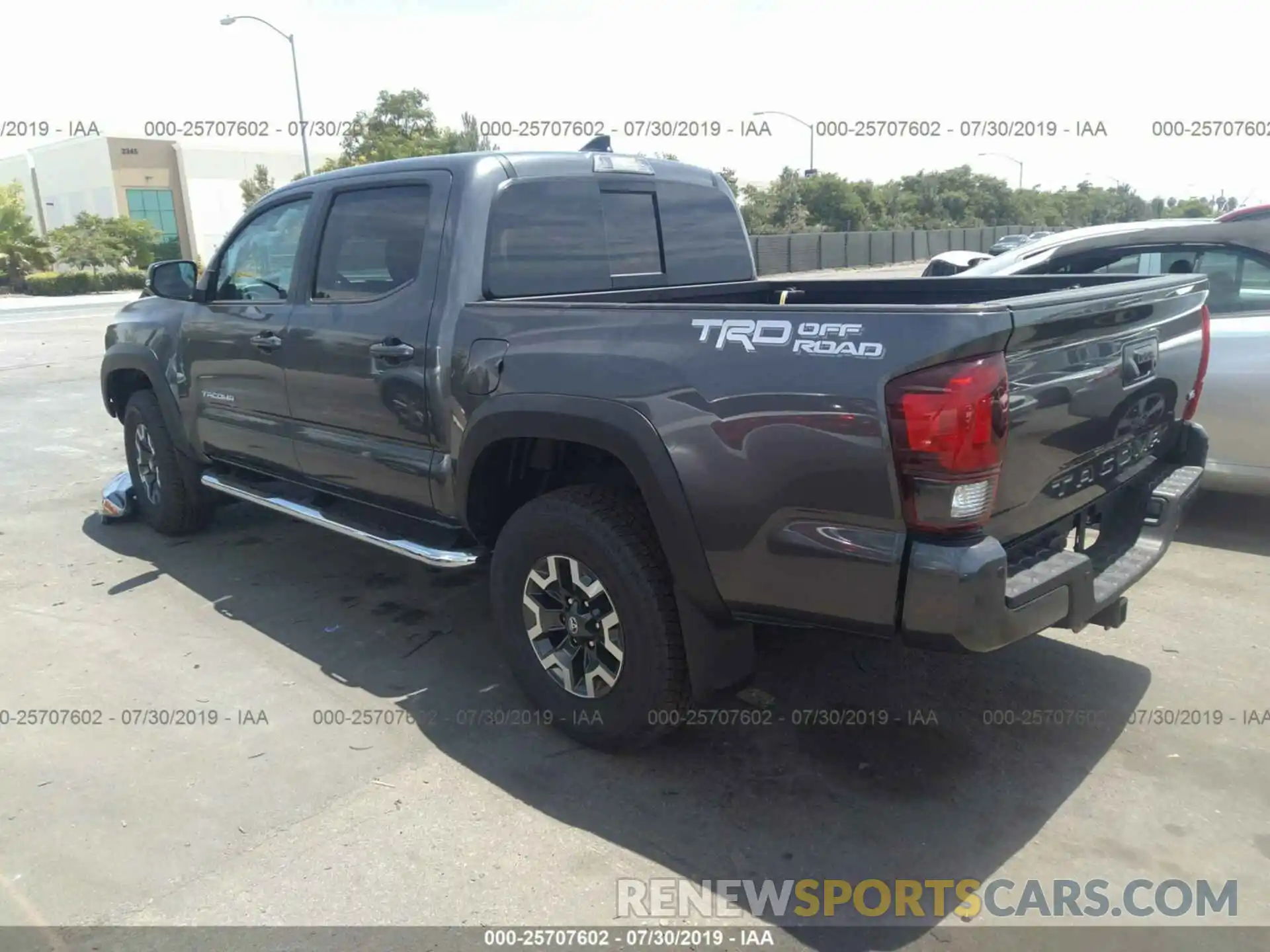 3 Photograph of a damaged car 3TMAZ5CN0KM098994 TOYOTA TACOMA 2019