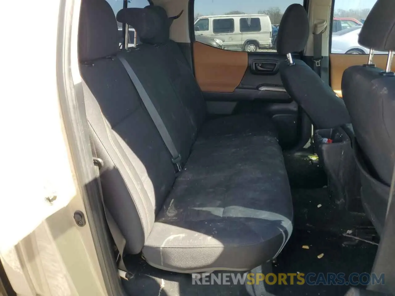 10 Photograph of a damaged car 3TMAZ5CN0KM103627 TOYOTA TACOMA 2019