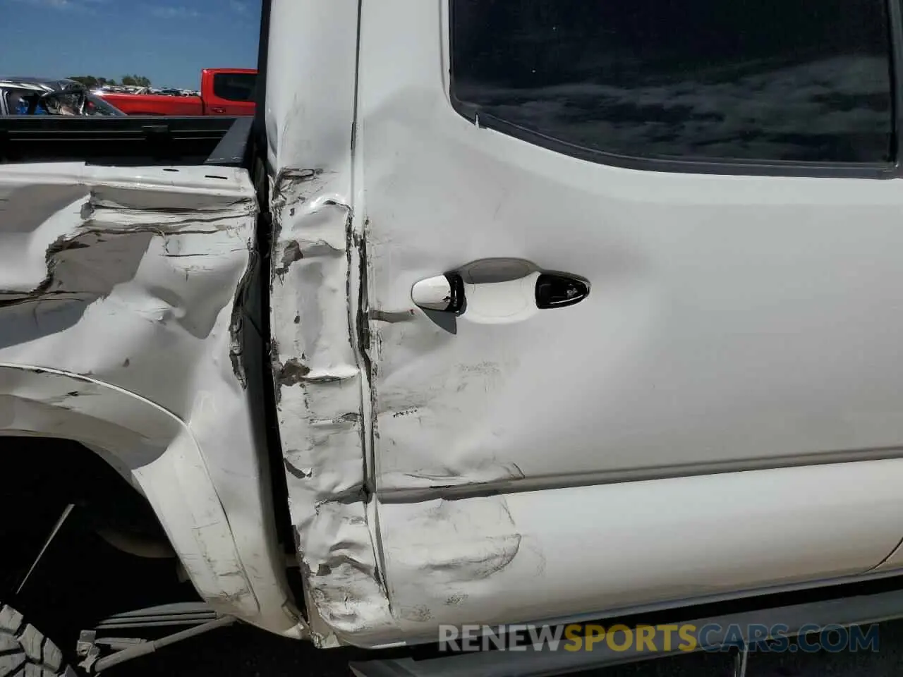 10 Photograph of a damaged car 3TMAZ5CN0KM104356 TOYOTA TACOMA 2019