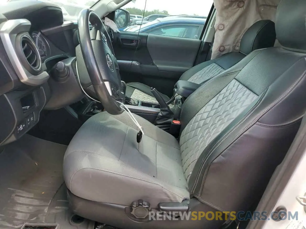 7 Photograph of a damaged car 3TMAZ5CN0KM104356 TOYOTA TACOMA 2019