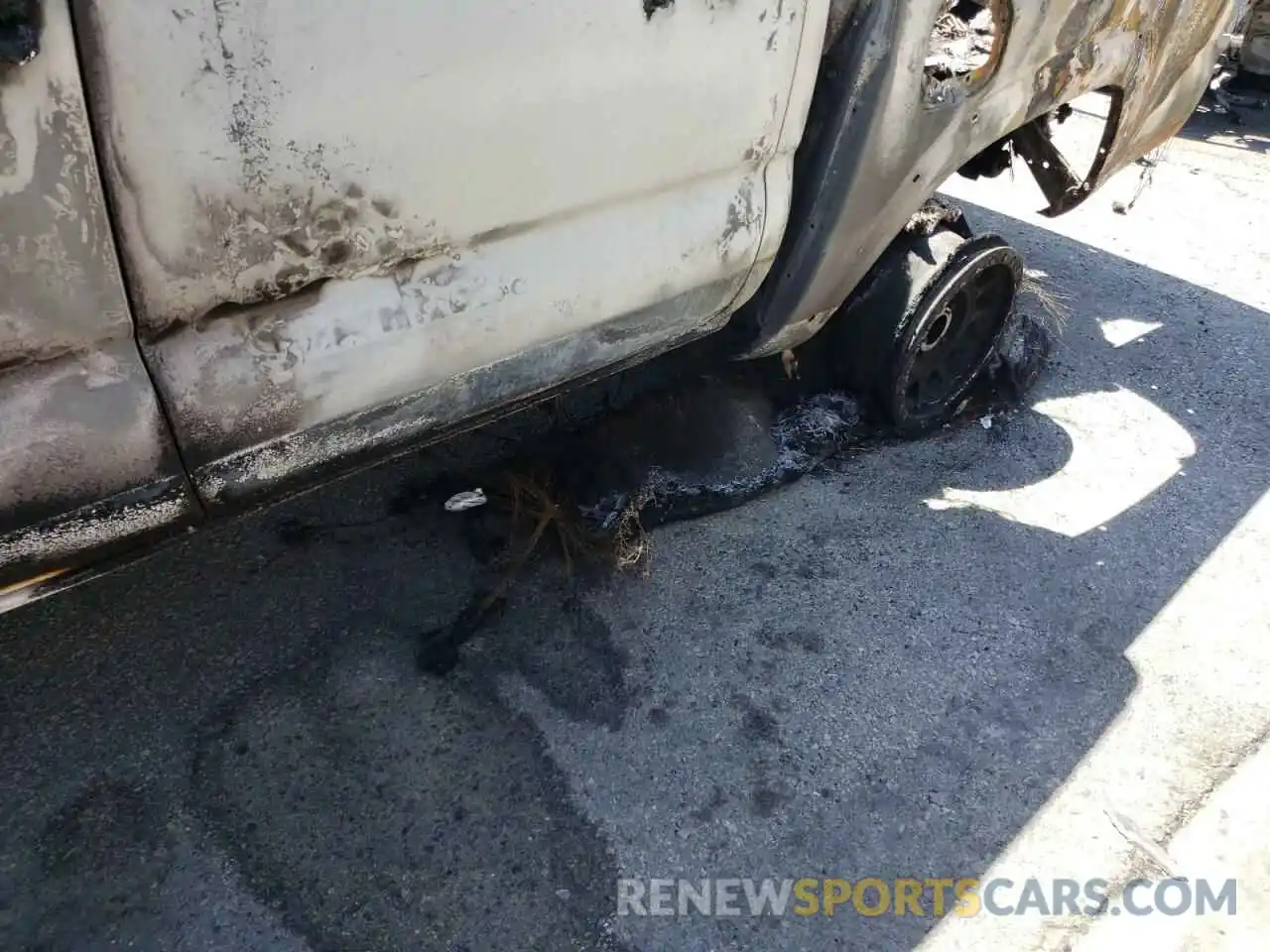 10 Photograph of a damaged car 3TMAZ5CN1KM085820 TOYOTA TACOMA 2019