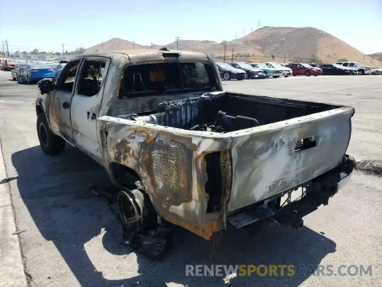 3 Photograph of a damaged car 3TMAZ5CN1KM085820 TOYOTA TACOMA 2019