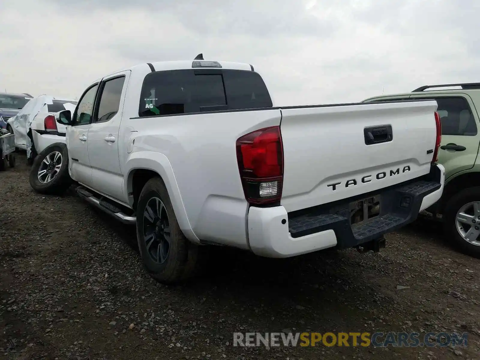 3 Photograph of a damaged car 3TMAZ5CN1KM086112 TOYOTA TACOMA 2019