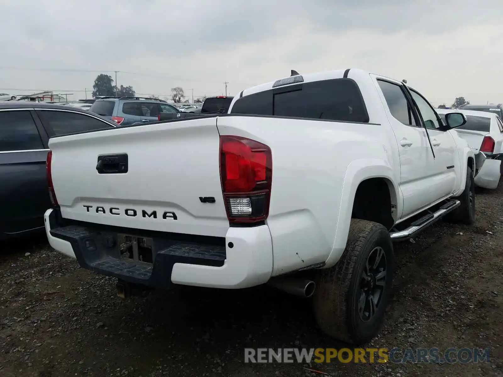 4 Photograph of a damaged car 3TMAZ5CN1KM086112 TOYOTA TACOMA 2019