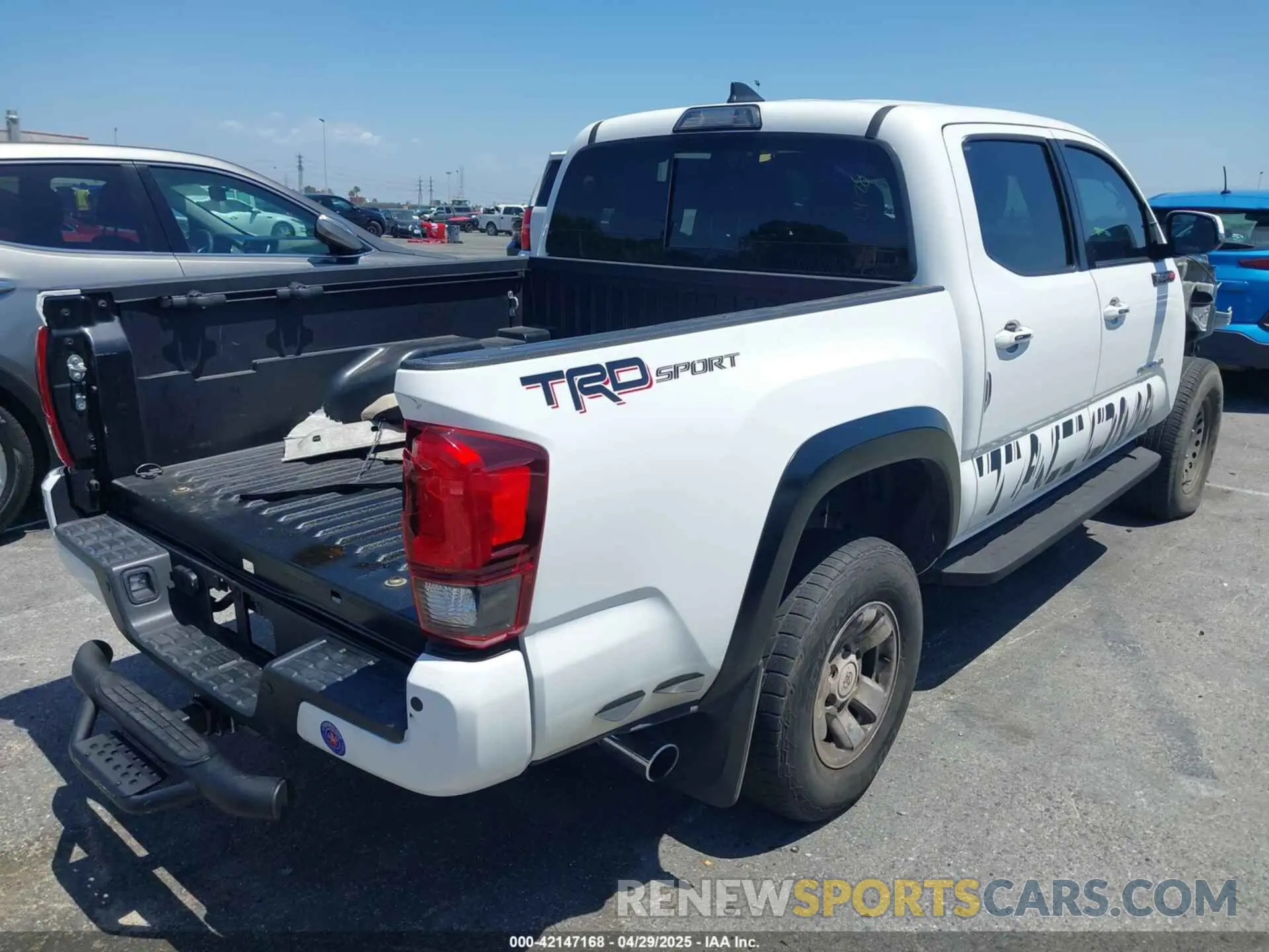 4 Photograph of a damaged car 3TMAZ5CN1KM096770 TOYOTA TACOMA 2019