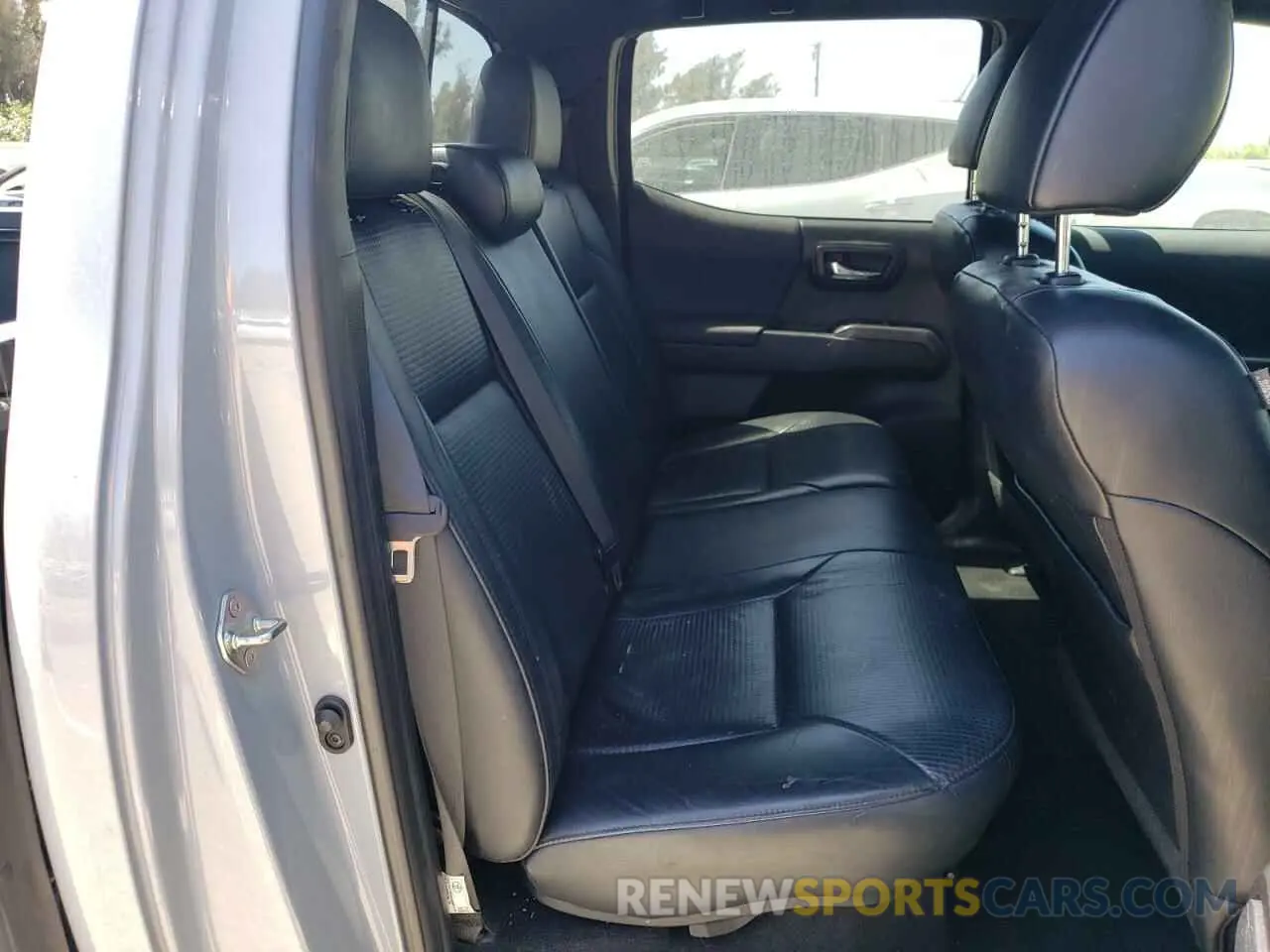 10 Photograph of a damaged car 3TMAZ5CN1KM097143 TOYOTA TACOMA 2019