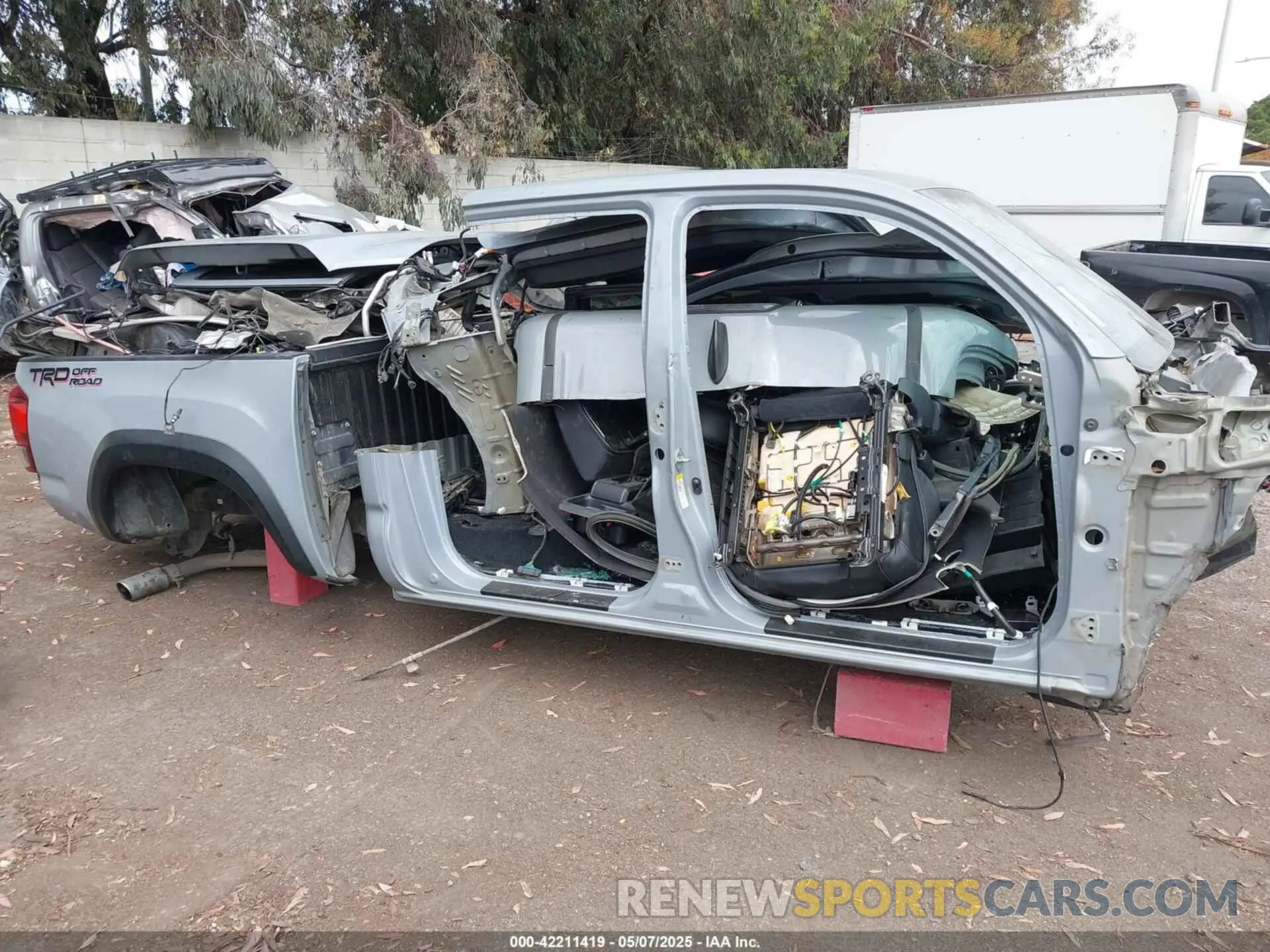 13 Photograph of a damaged car 3TMAZ5CN1KM108478 TOYOTA TACOMA 2019