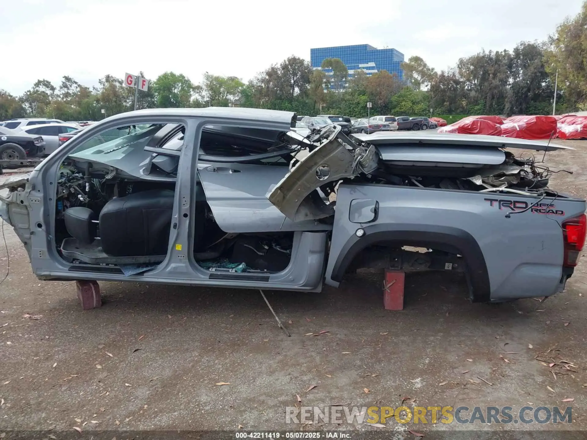 14 Photograph of a damaged car 3TMAZ5CN1KM108478 TOYOTA TACOMA 2019