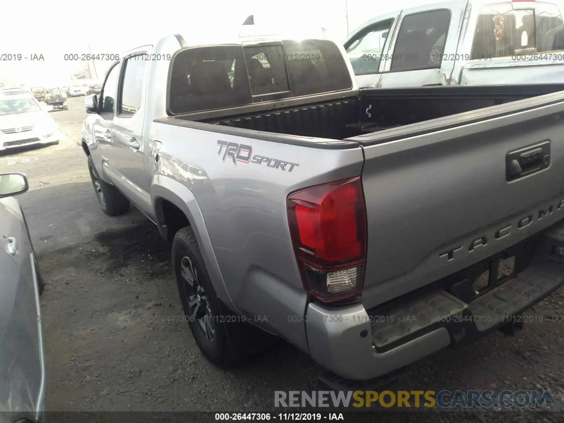 3 Photograph of a damaged car 3TMAZ5CN2KM080951 TOYOTA TACOMA 2019