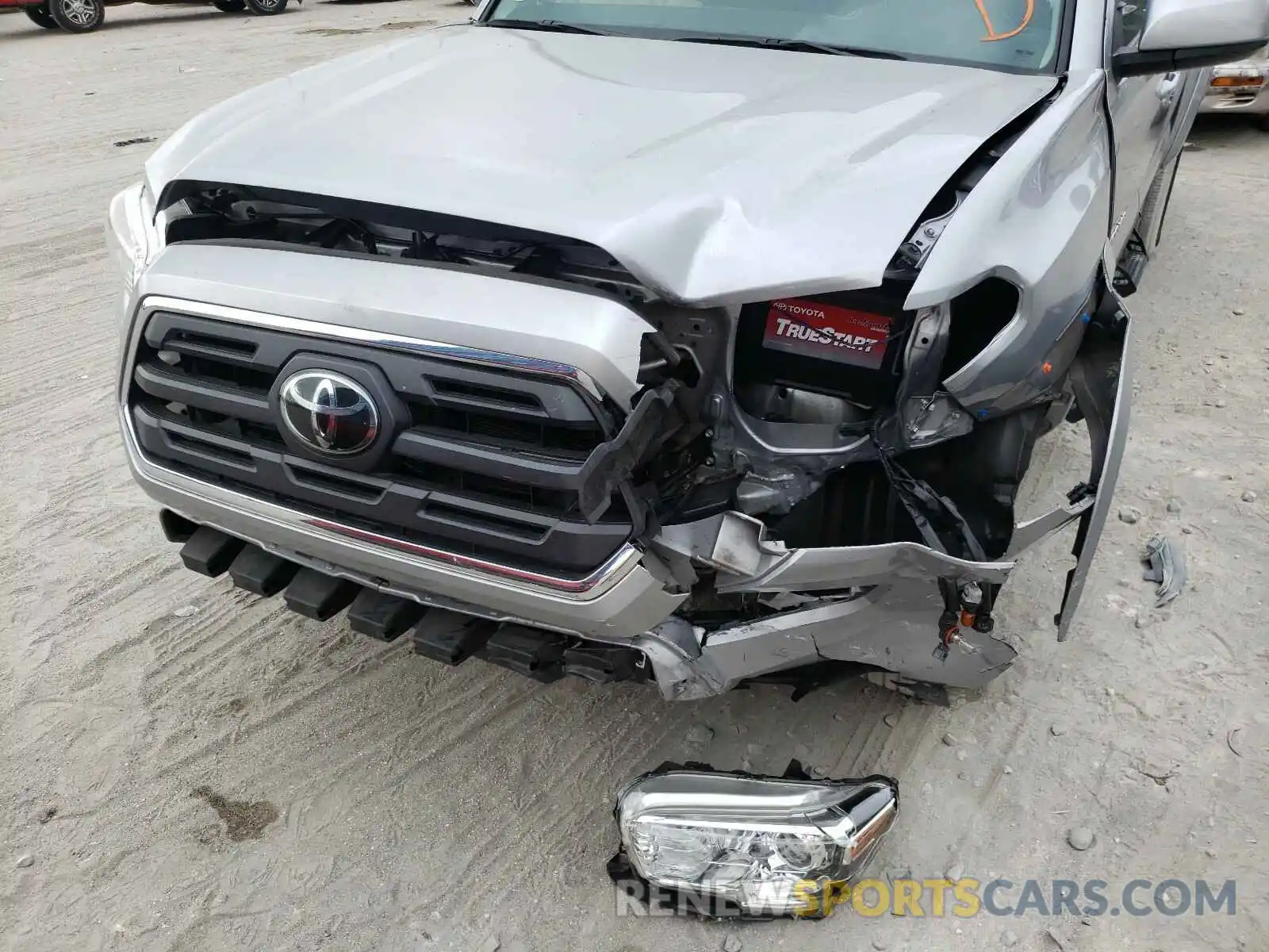 9 Photograph of a damaged car 3TMAZ5CN2KM084255 TOYOTA TACOMA 2019