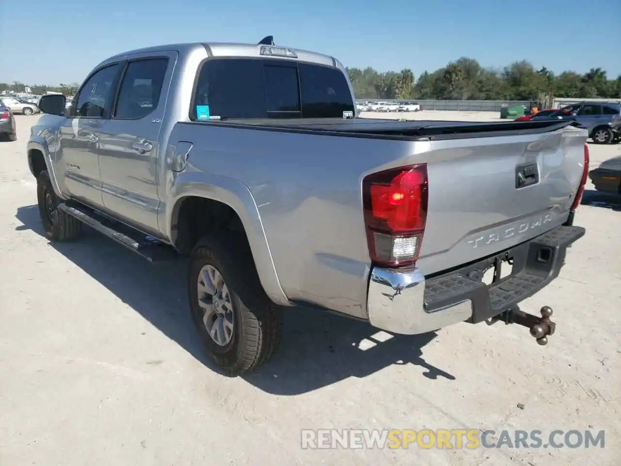 3 Photograph of a damaged car 3TMAZ5CN2KM087513 TOYOTA TACOMA 2019