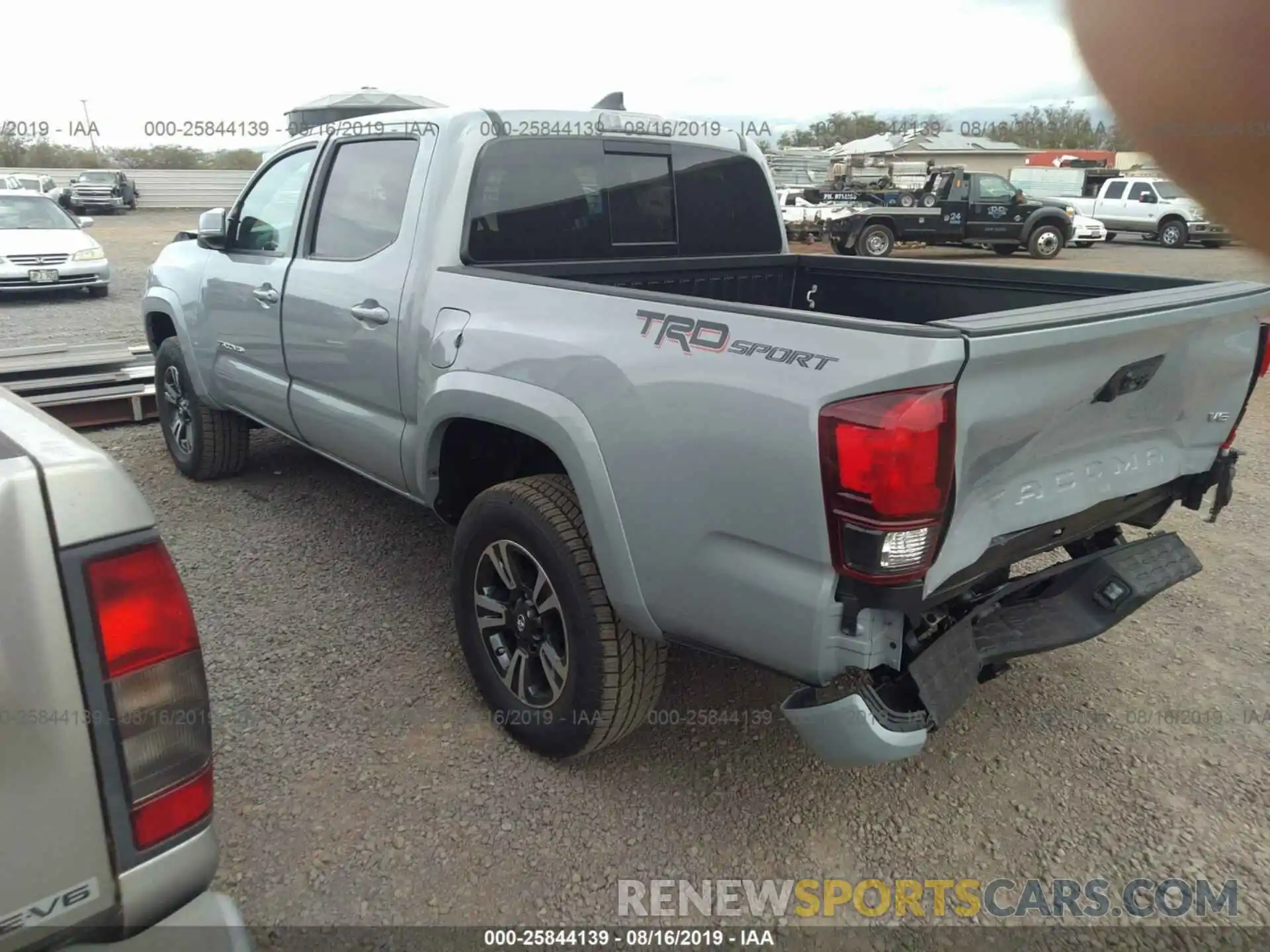 3 Photograph of a damaged car 3TMAZ5CN2KM088645 TOYOTA TACOMA 2019