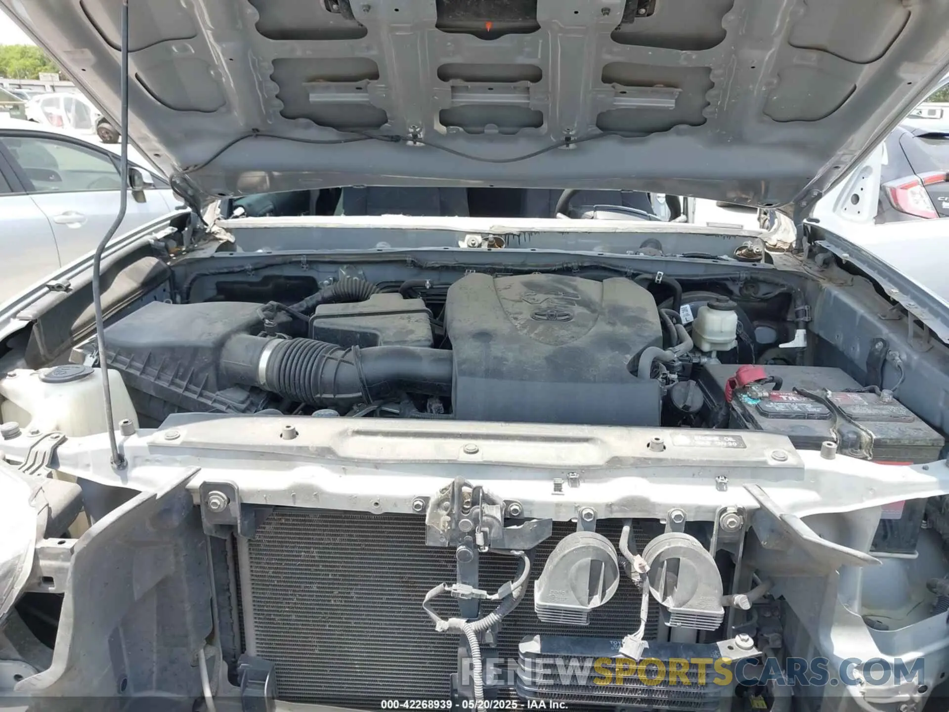 10 Photograph of a damaged car 3TMAZ5CN2KM096096 TOYOTA TACOMA 2019