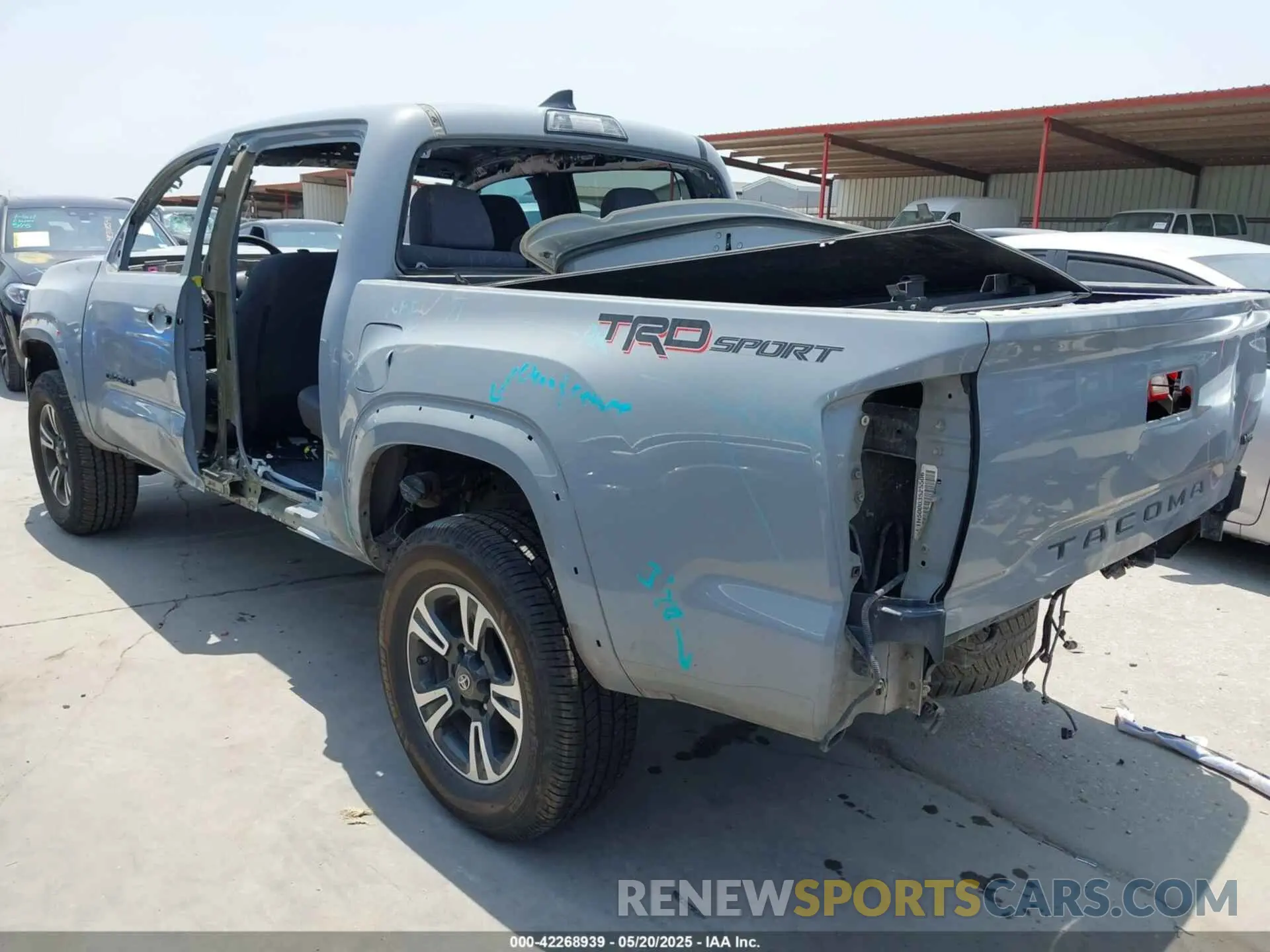 3 Photograph of a damaged car 3TMAZ5CN2KM096096 TOYOTA TACOMA 2019