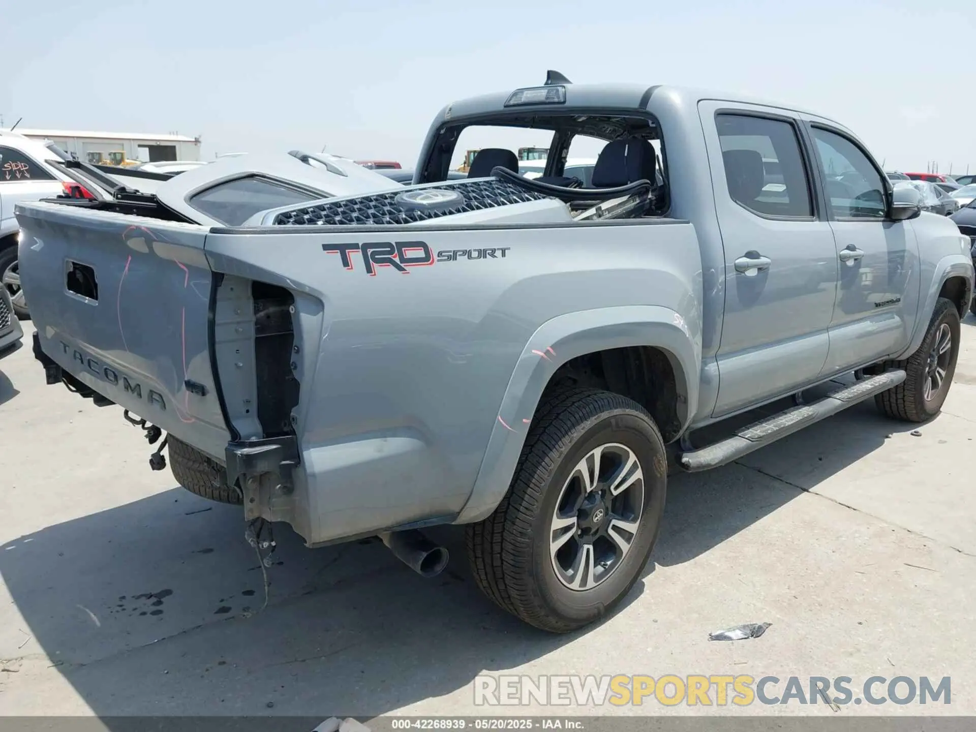 4 Photograph of a damaged car 3TMAZ5CN2KM096096 TOYOTA TACOMA 2019