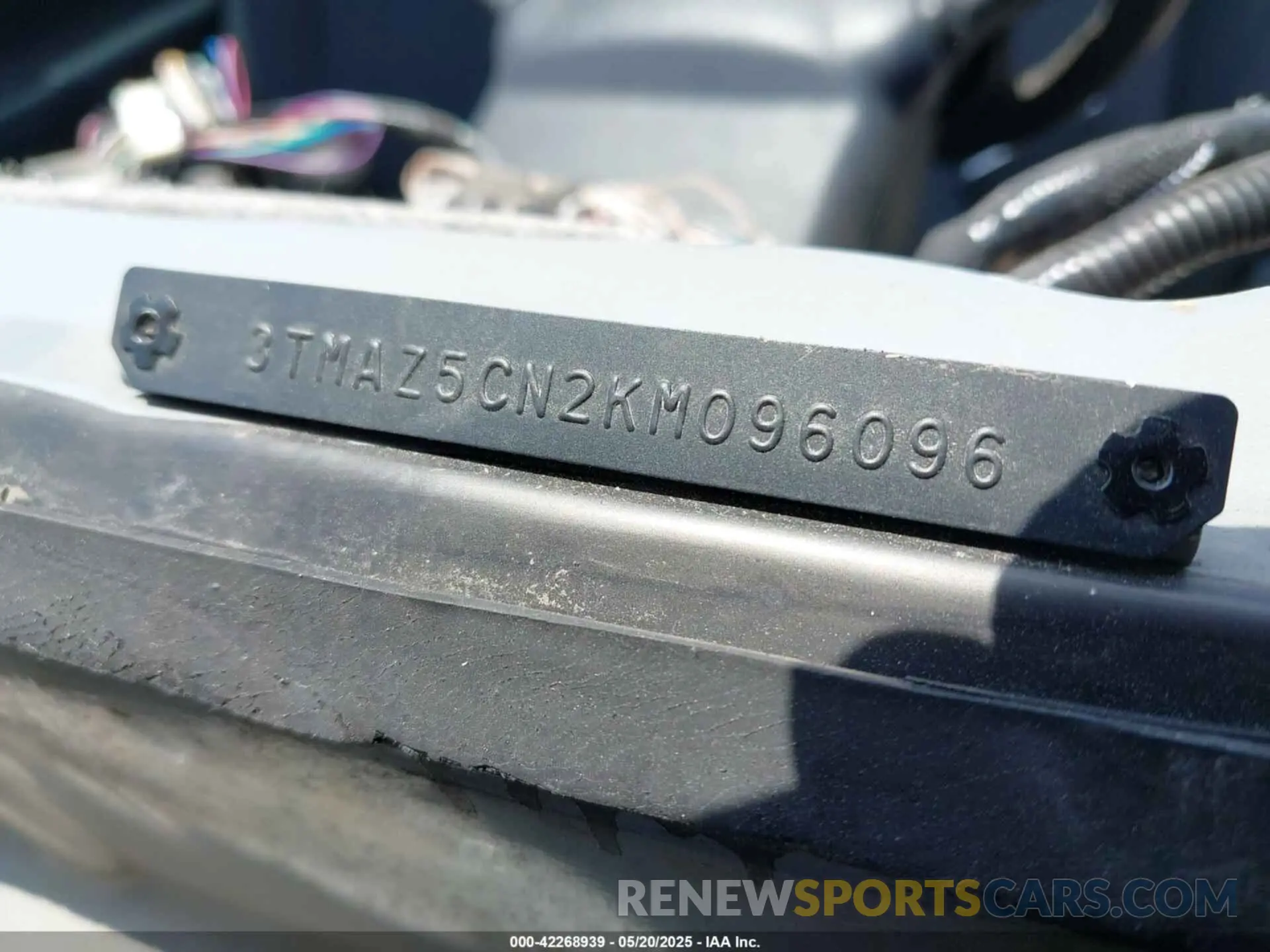 9 Photograph of a damaged car 3TMAZ5CN2KM096096 TOYOTA TACOMA 2019