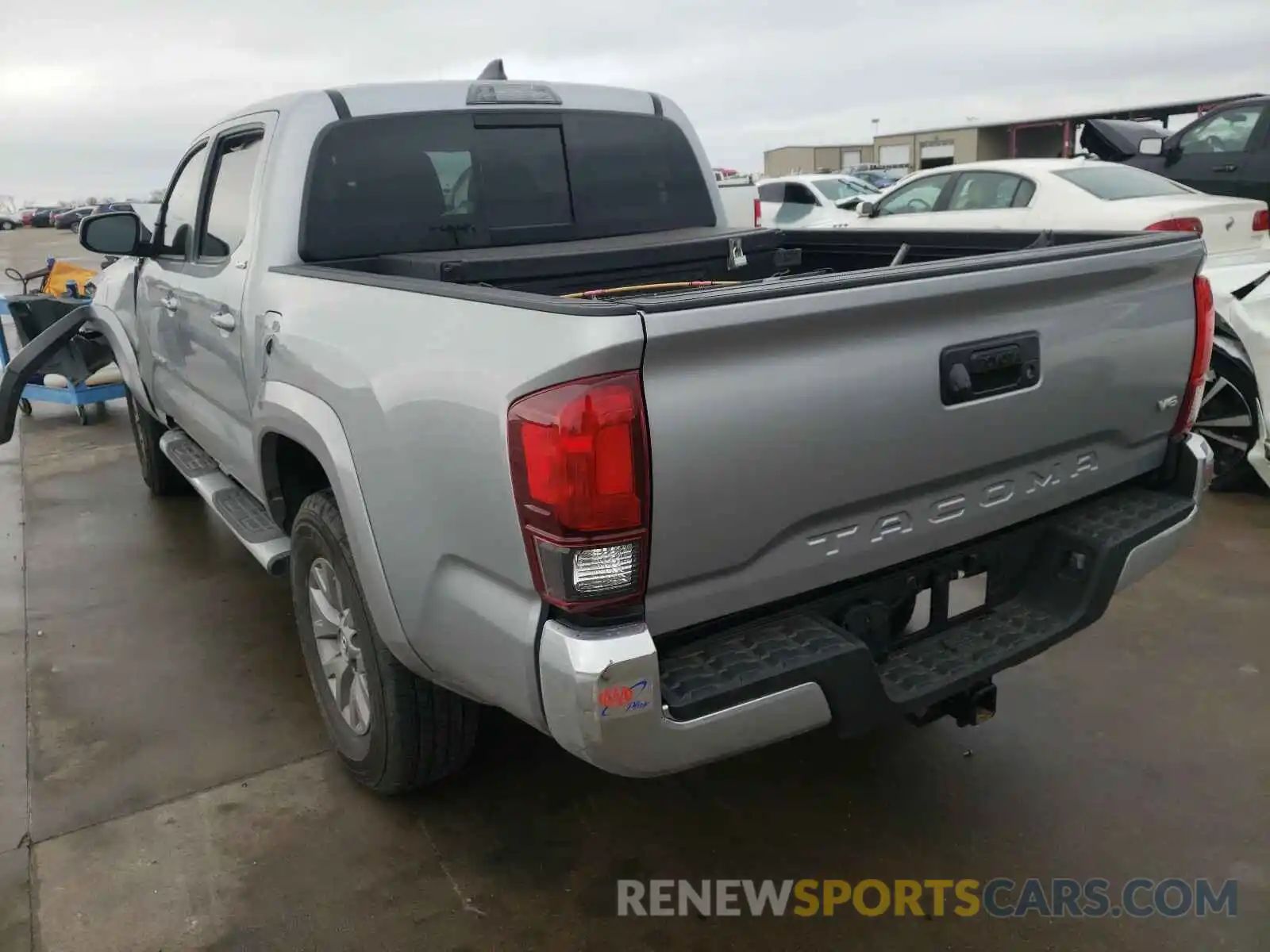 3 Photograph of a damaged car 3TMAZ5CN2KM105735 TOYOTA TACOMA 2019