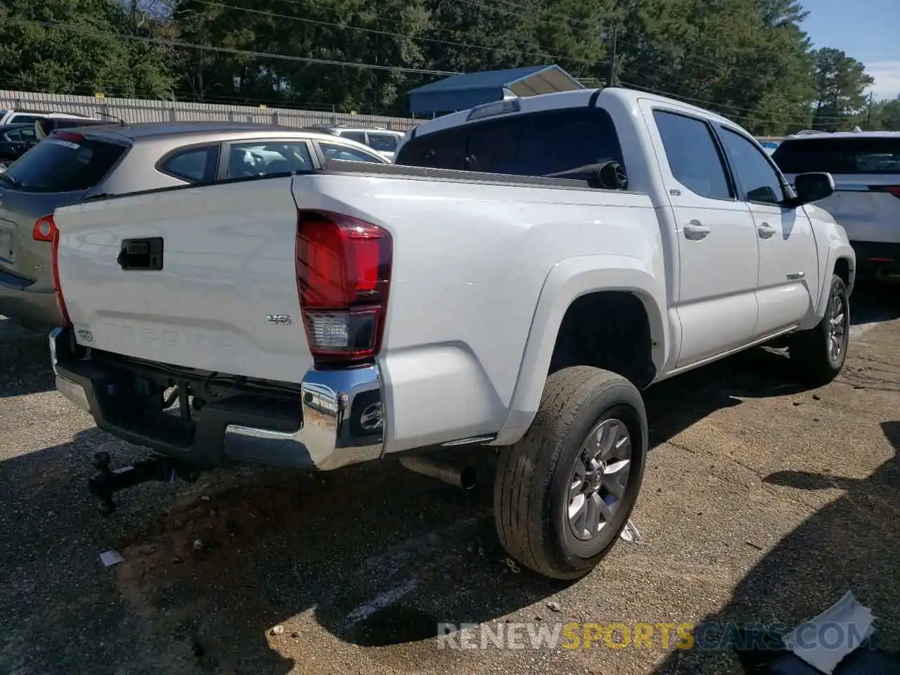 4 Photograph of a damaged car 3TMAZ5CN3KM092851 TOYOTA TACOMA 2019