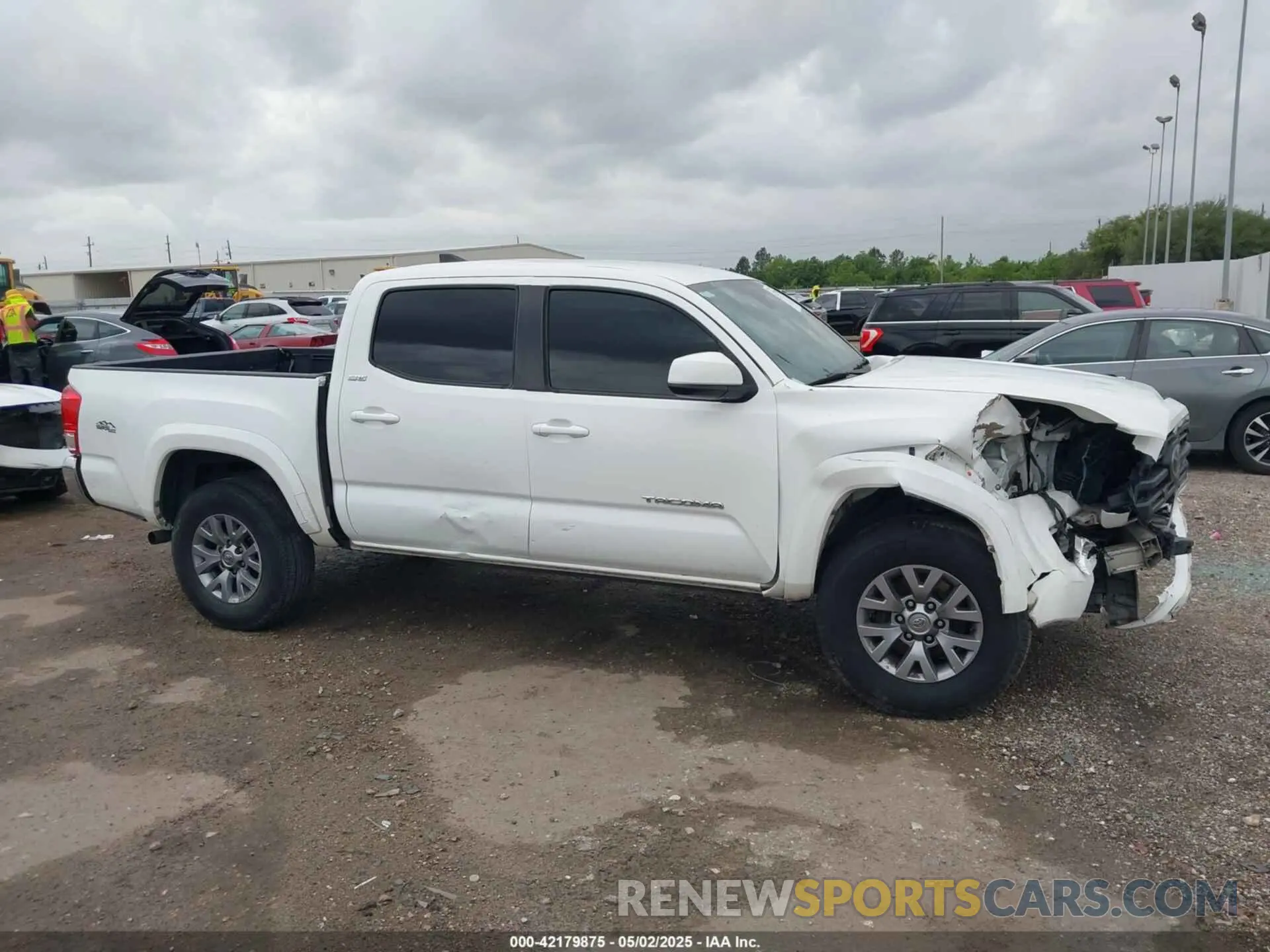 13 Photograph of a damaged car 3TMAZ5CN3KM103332 TOYOTA TACOMA 2019