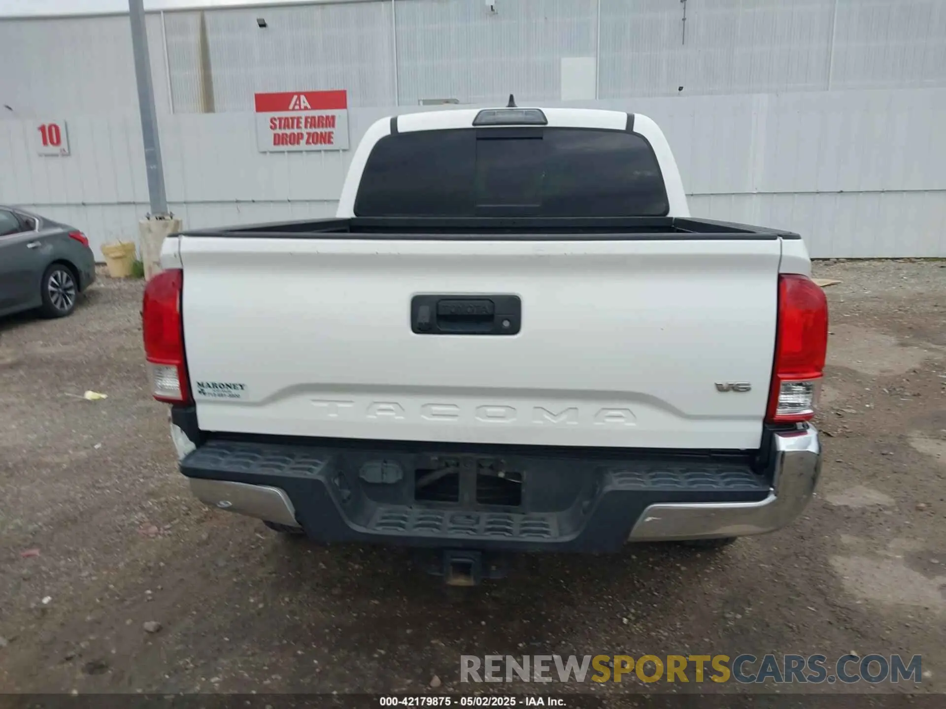 16 Photograph of a damaged car 3TMAZ5CN3KM103332 TOYOTA TACOMA 2019