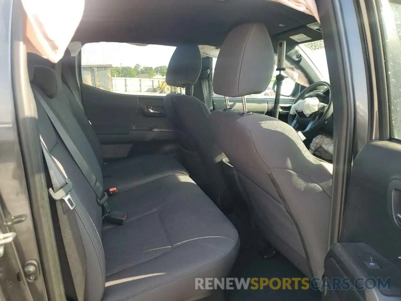10 Photograph of a damaged car 3TMAZ5CN3KM105632 TOYOTA TACOMA 2019