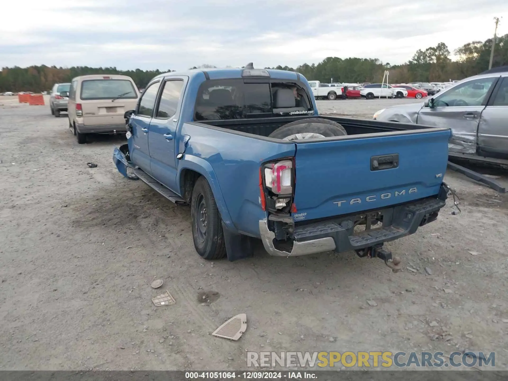 3 Photograph of a damaged car 3TMAZ5CN3KM106375 TOYOTA TACOMA 2019