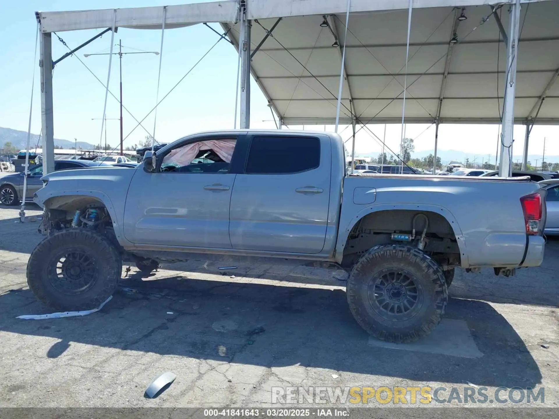 15 Photograph of a damaged car 3TMAZ5CN4KM081129 TOYOTA TACOMA 2019