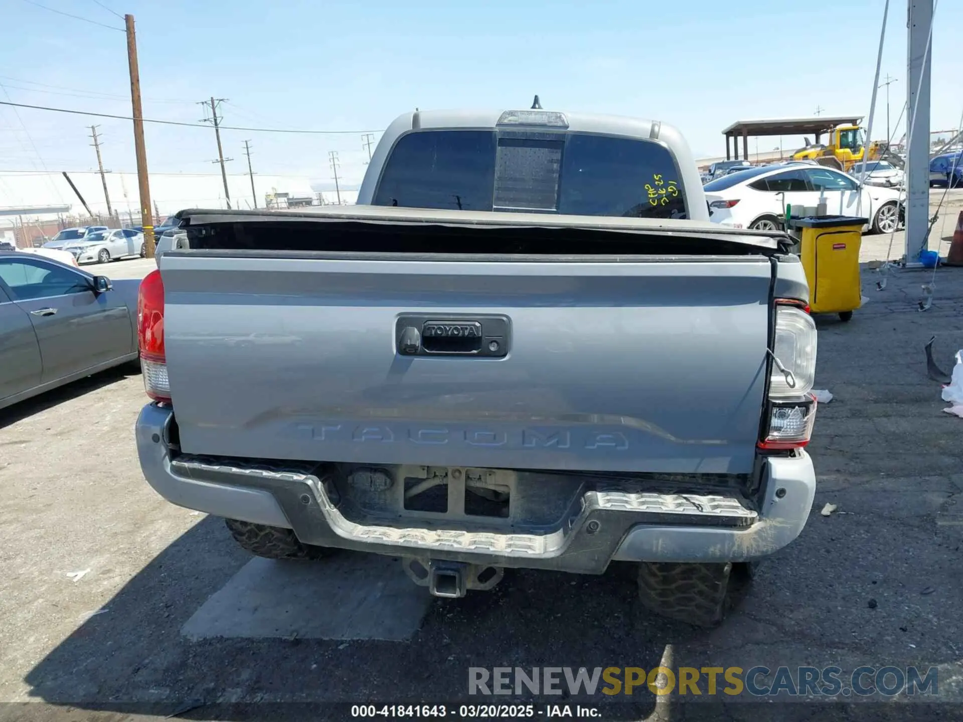 17 Photograph of a damaged car 3TMAZ5CN4KM081129 TOYOTA TACOMA 2019