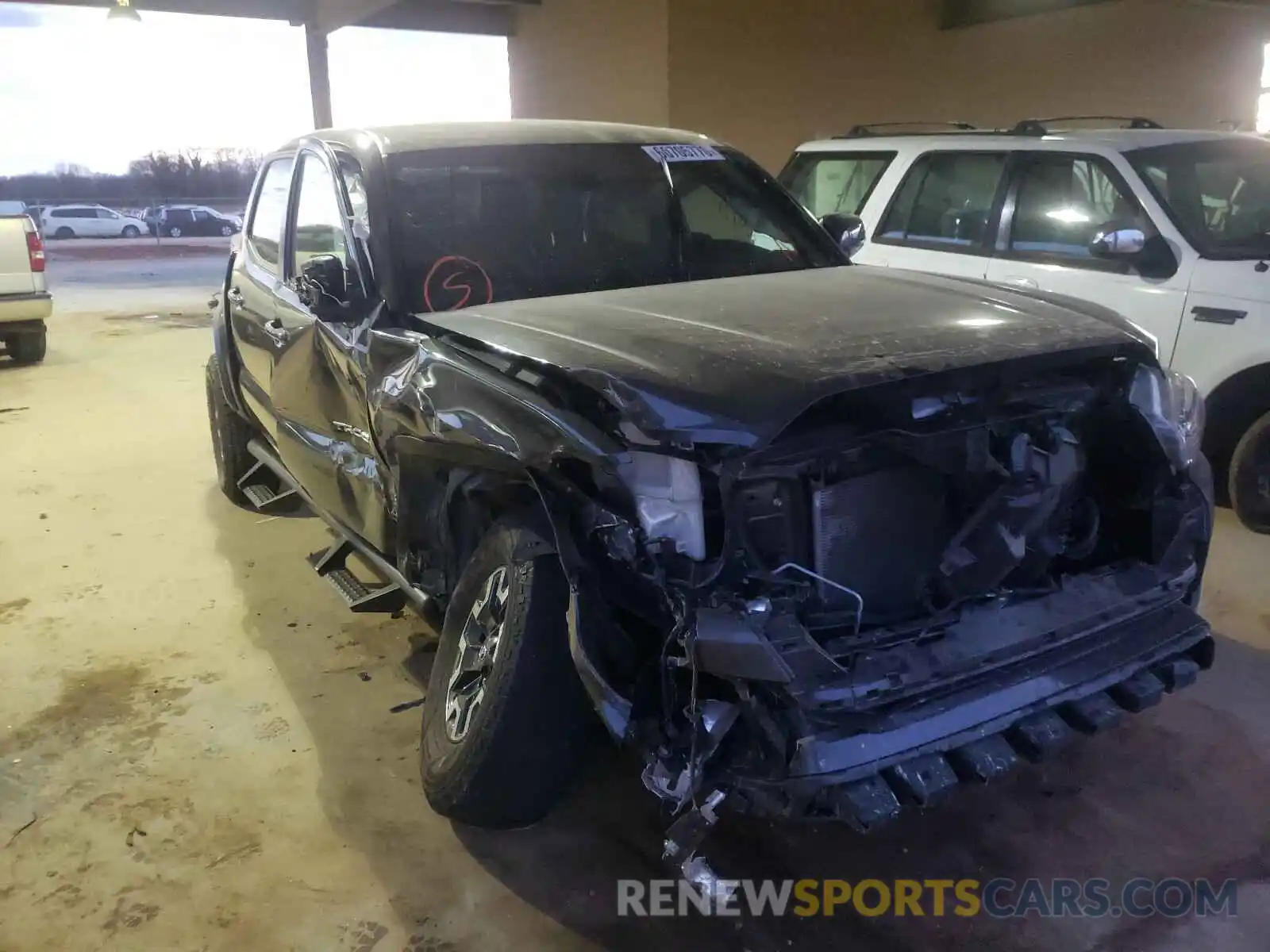 1 Photograph of a damaged car 3TMAZ5CN4KM081633 TOYOTA TACOMA 2019