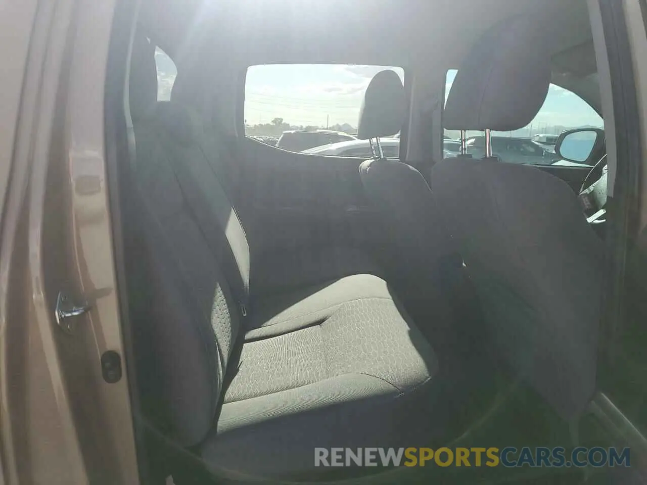 10 Photograph of a damaged car 3TMAZ5CN4KM083379 TOYOTA TACOMA 2019
