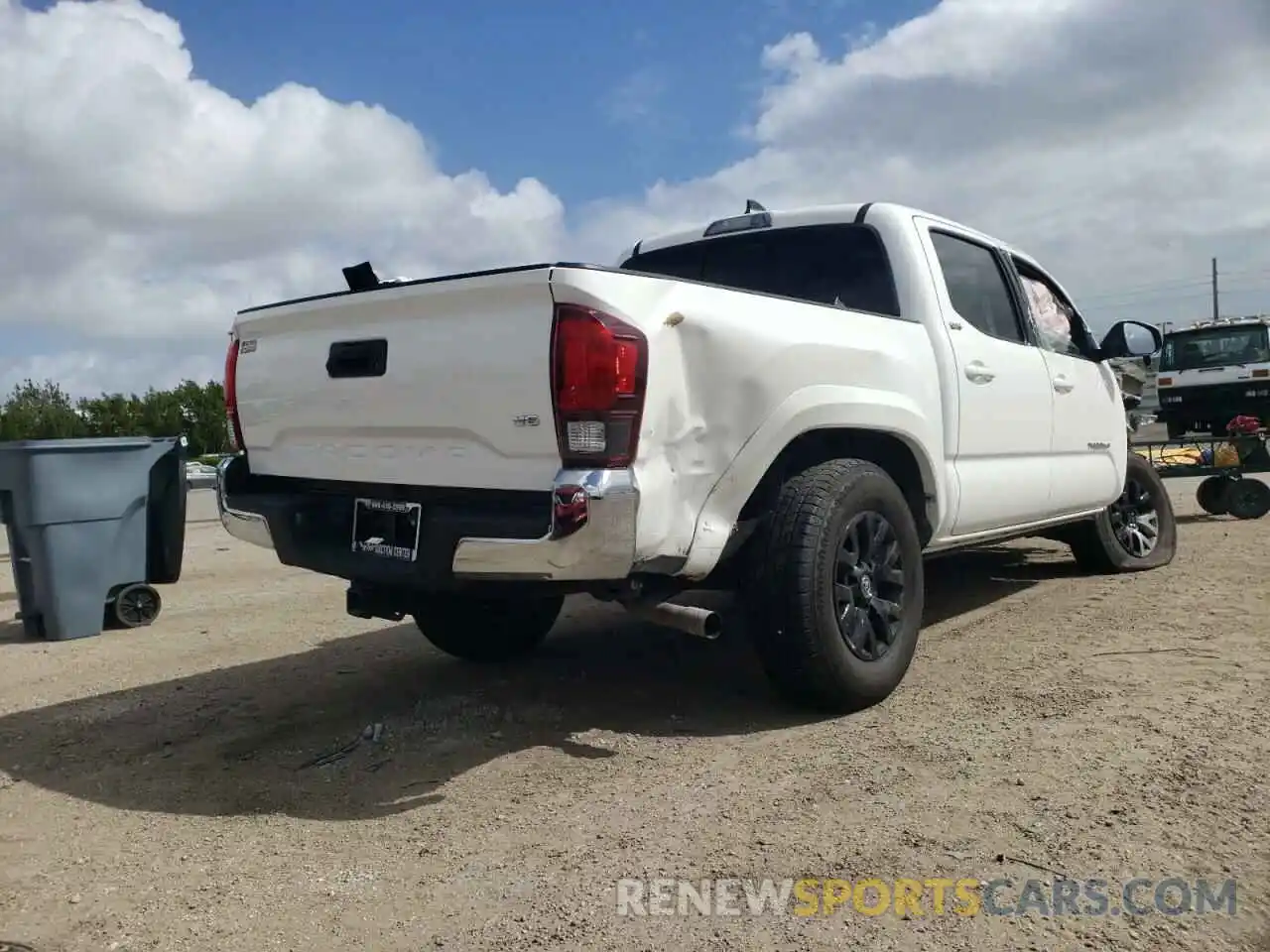 4 Photograph of a damaged car 3TMAZ5CN4KM100097 TOYOTA TACOMA 2019