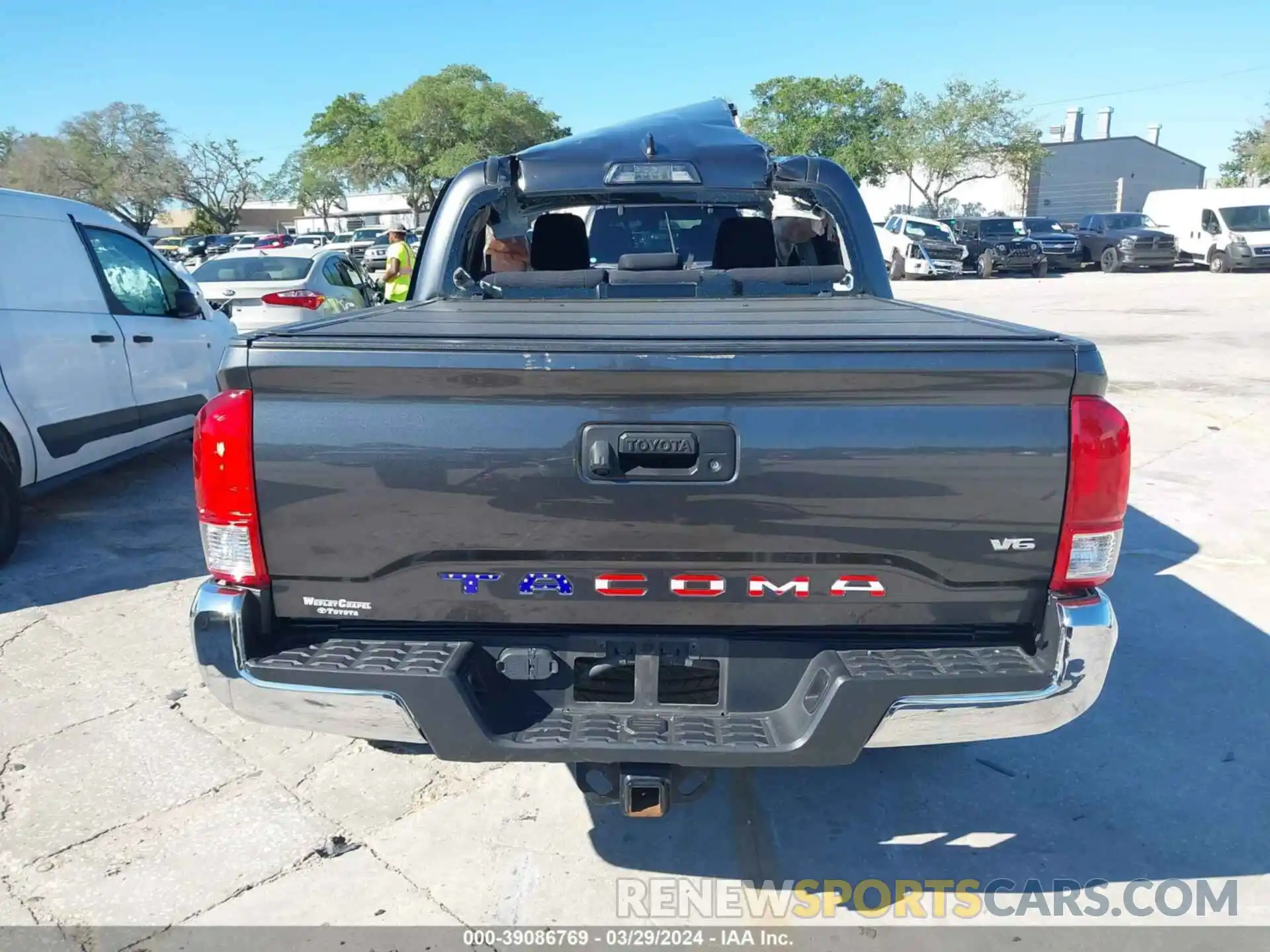 16 Photograph of a damaged car 3TMAZ5CN4KM105249 TOYOTA TACOMA 2019