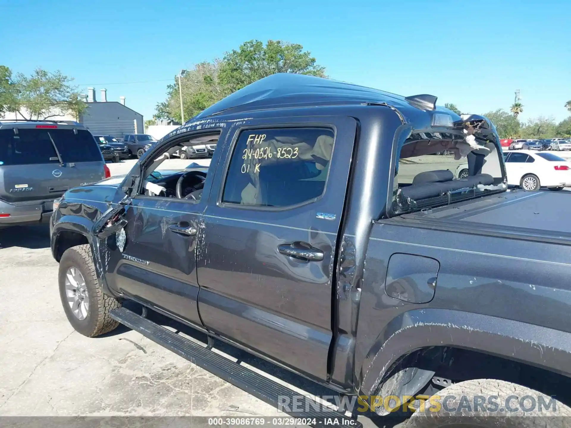 18 Photograph of a damaged car 3TMAZ5CN4KM105249 TOYOTA TACOMA 2019