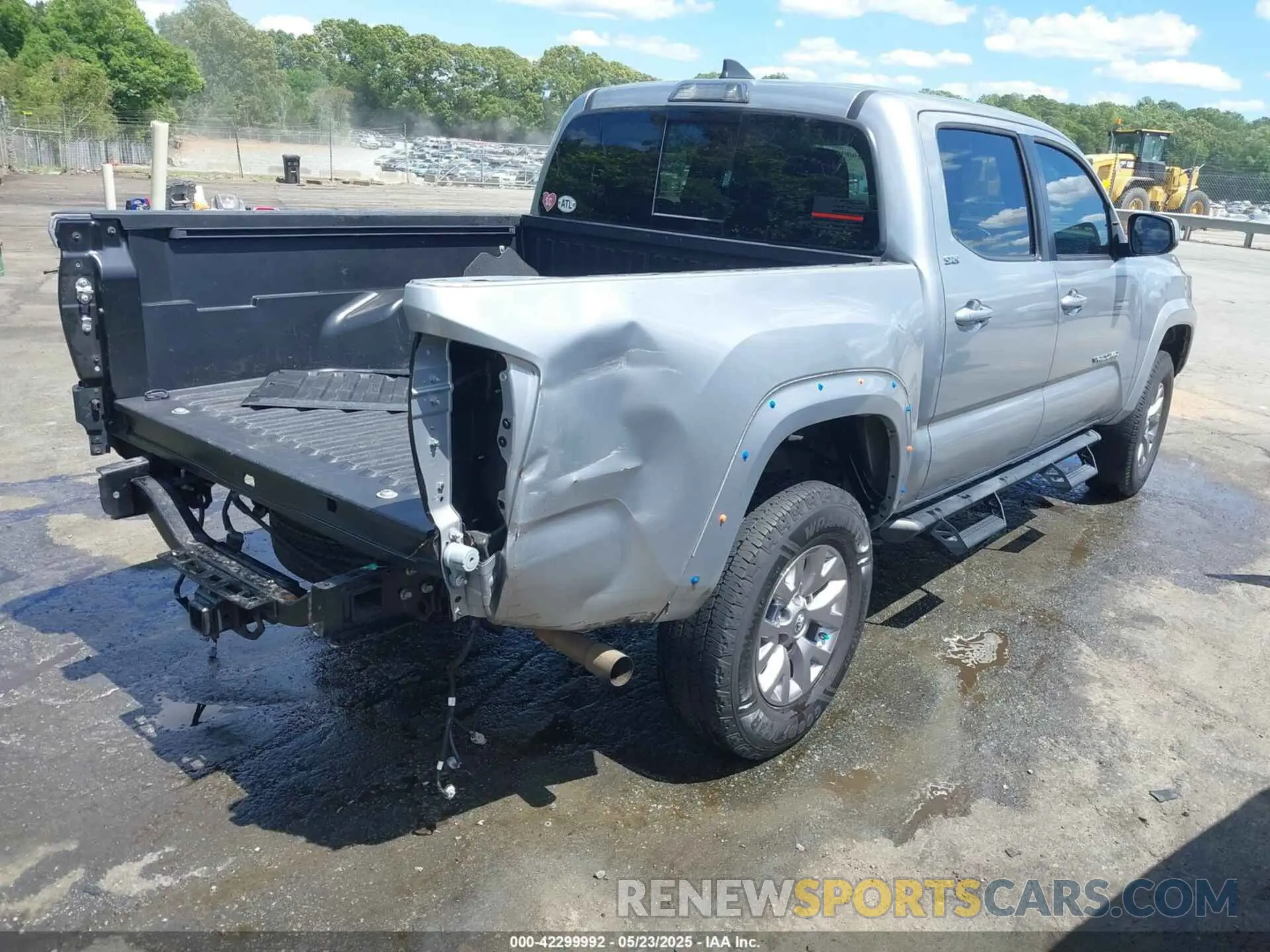 4 Photograph of a damaged car 3TMAZ5CN5KM081947 TOYOTA TACOMA 2019