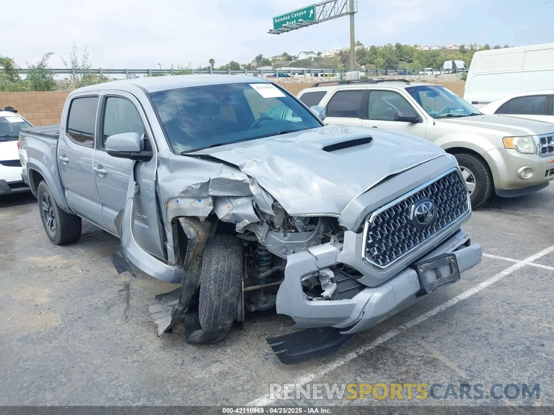 1 Photograph of a damaged car 3TMAZ5CN5KM097176 TOYOTA TACOMA 2019