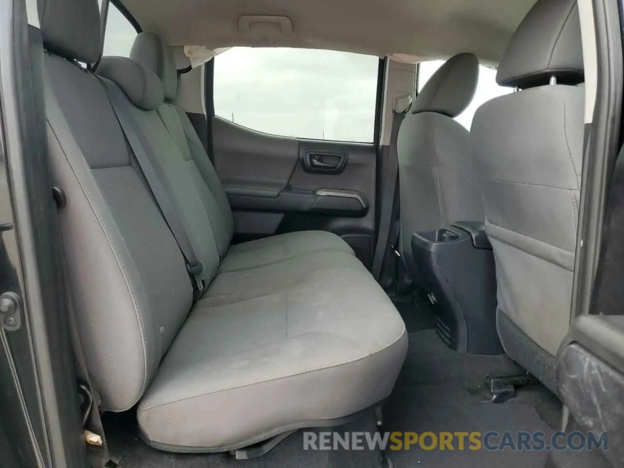 10 Photograph of a damaged car 3TMAZ5CN5KM099929 TOYOTA TACOMA 2019