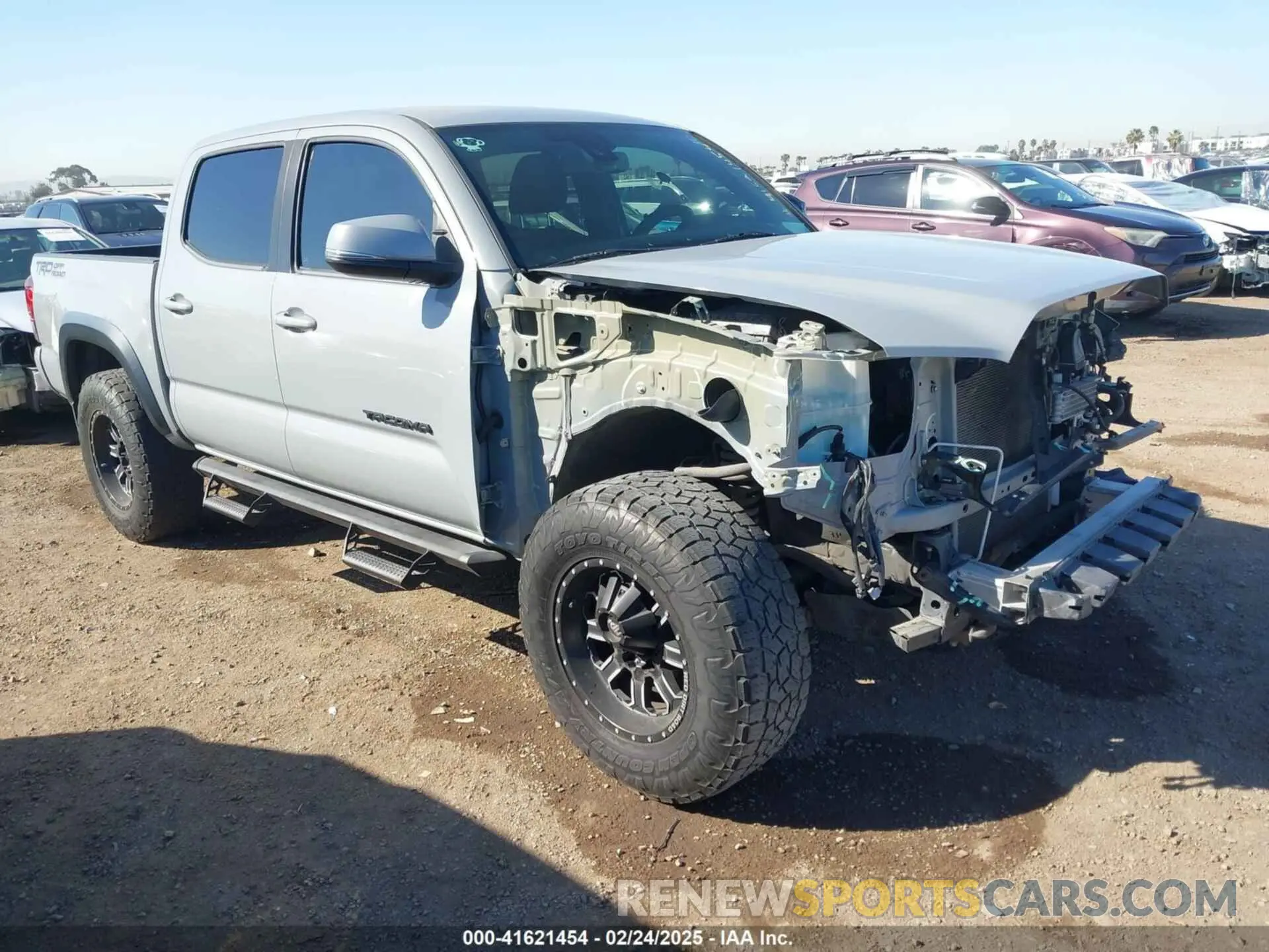 1 Photograph of a damaged car 3TMAZ5CN5KM103963 TOYOTA TACOMA 2019