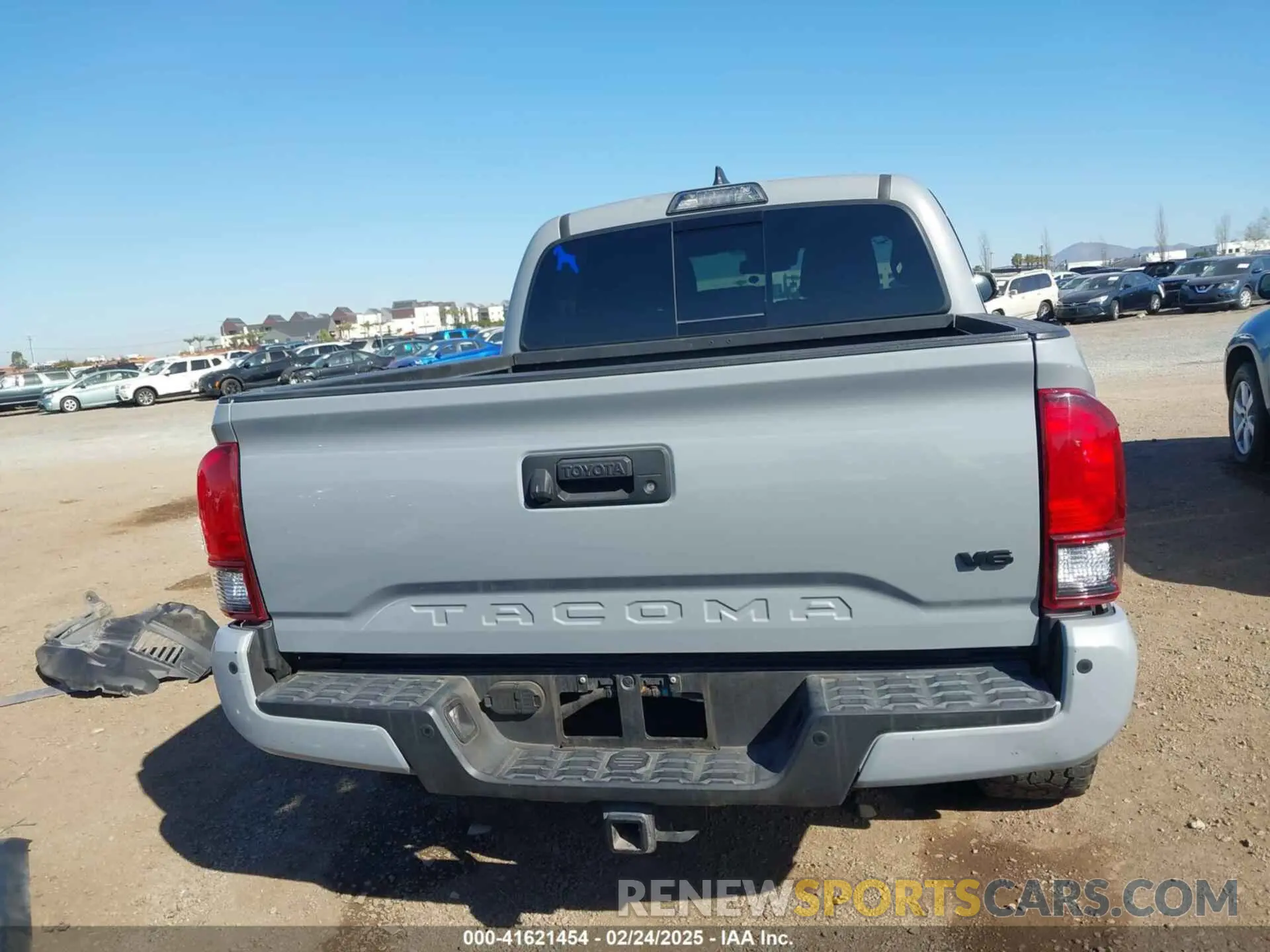 16 Photograph of a damaged car 3TMAZ5CN5KM103963 TOYOTA TACOMA 2019