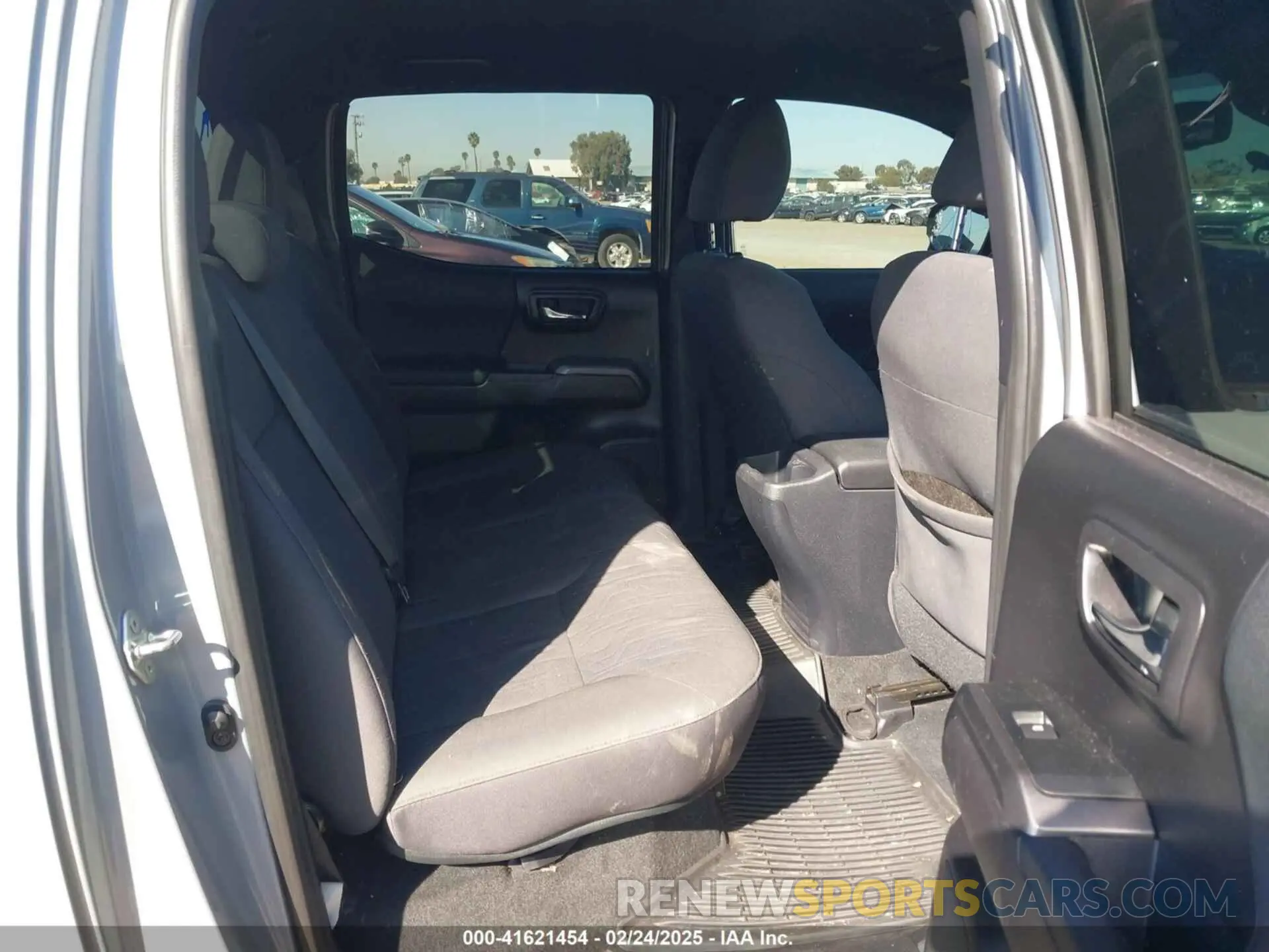 7 Photograph of a damaged car 3TMAZ5CN5KM103963 TOYOTA TACOMA 2019
