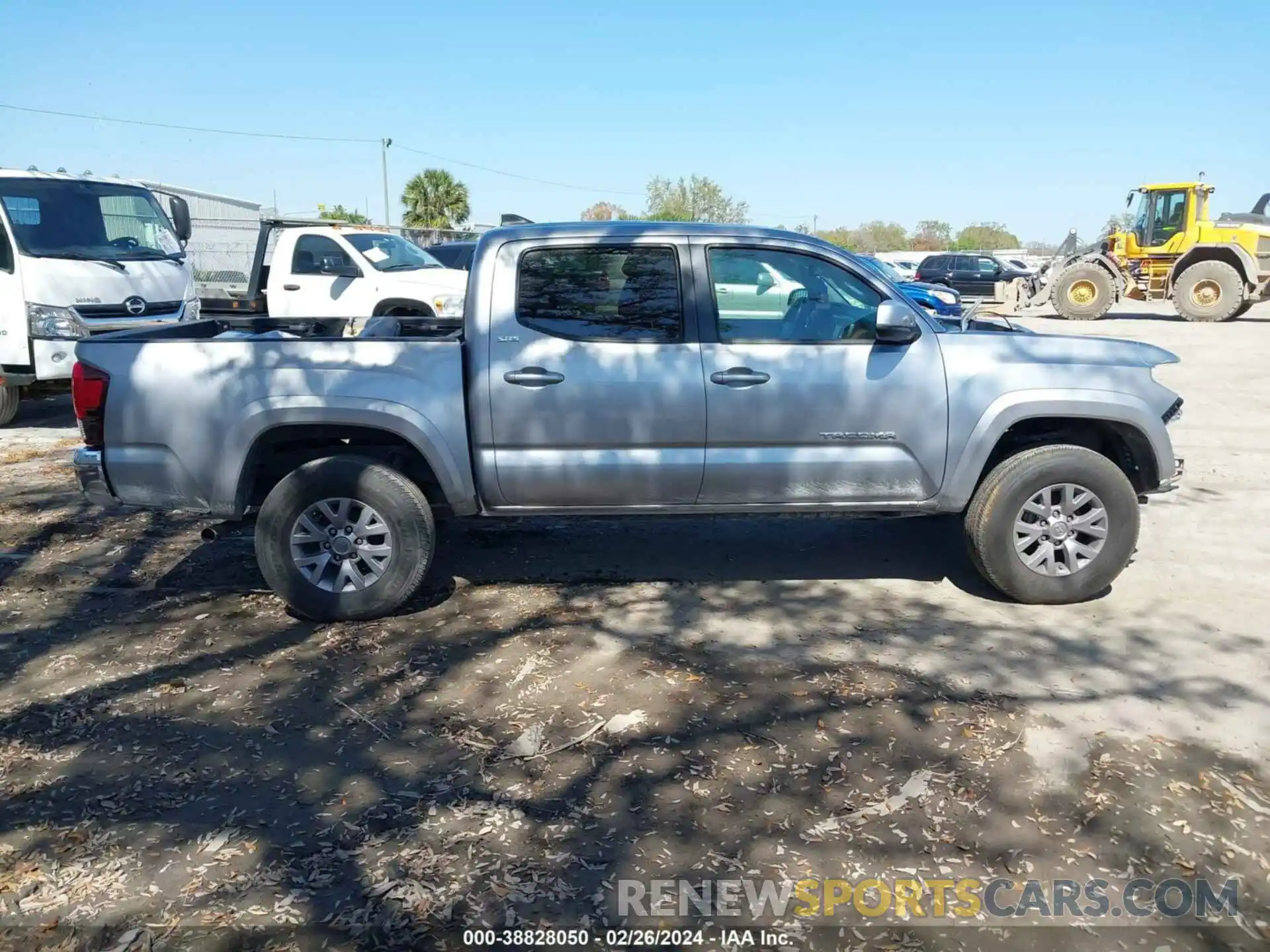 13 Photograph of a damaged car 3TMAZ5CN5KM111139 TOYOTA TACOMA 2019