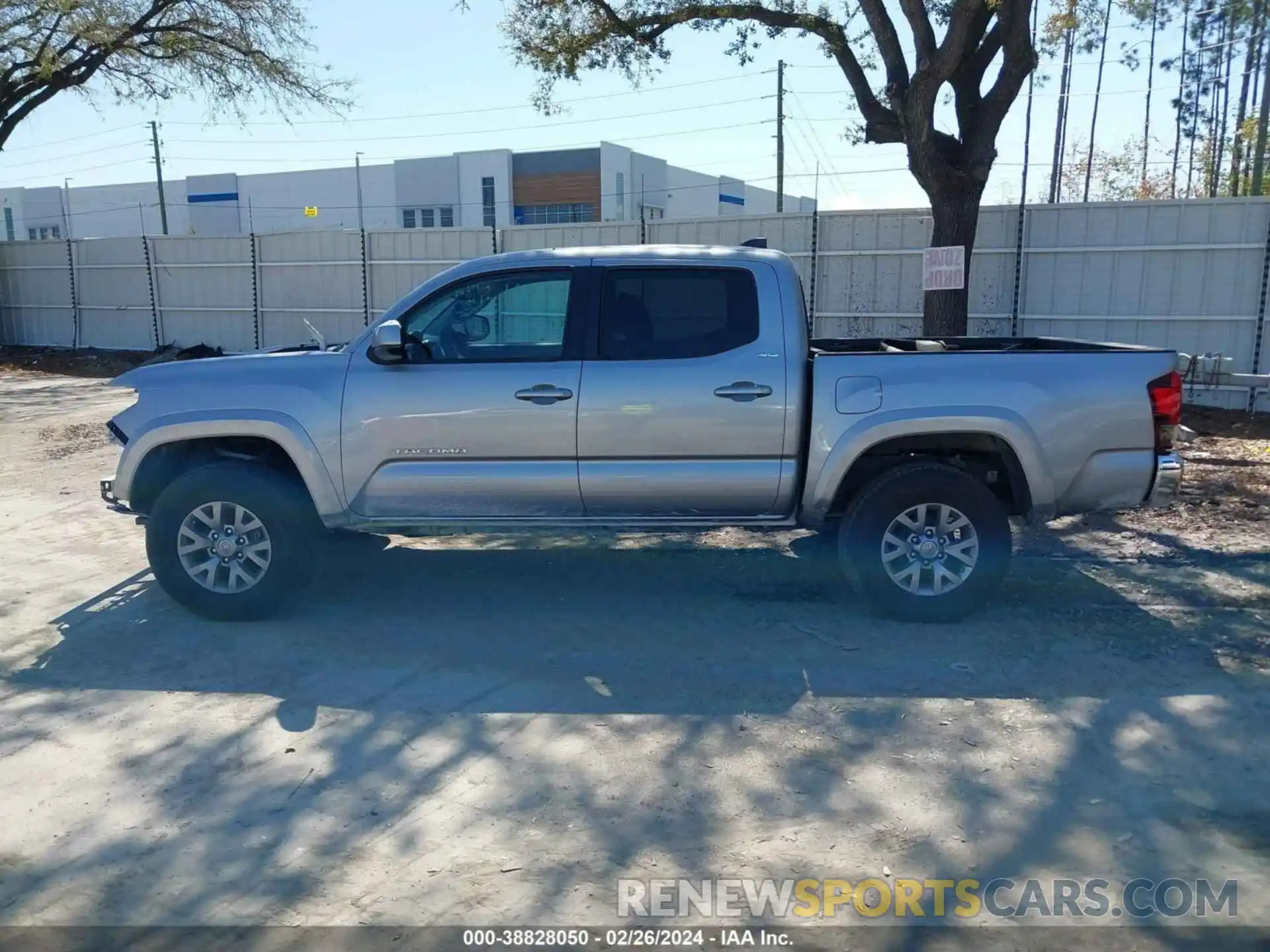 14 Photograph of a damaged car 3TMAZ5CN5KM111139 TOYOTA TACOMA 2019