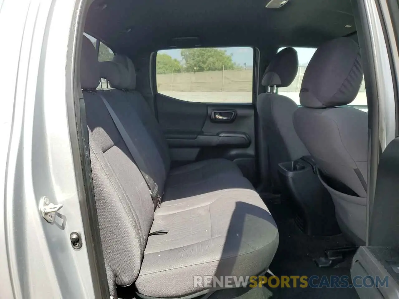 10 Photograph of a damaged car 3TMAZ5CN6KM089801 TOYOTA TACOMA 2019