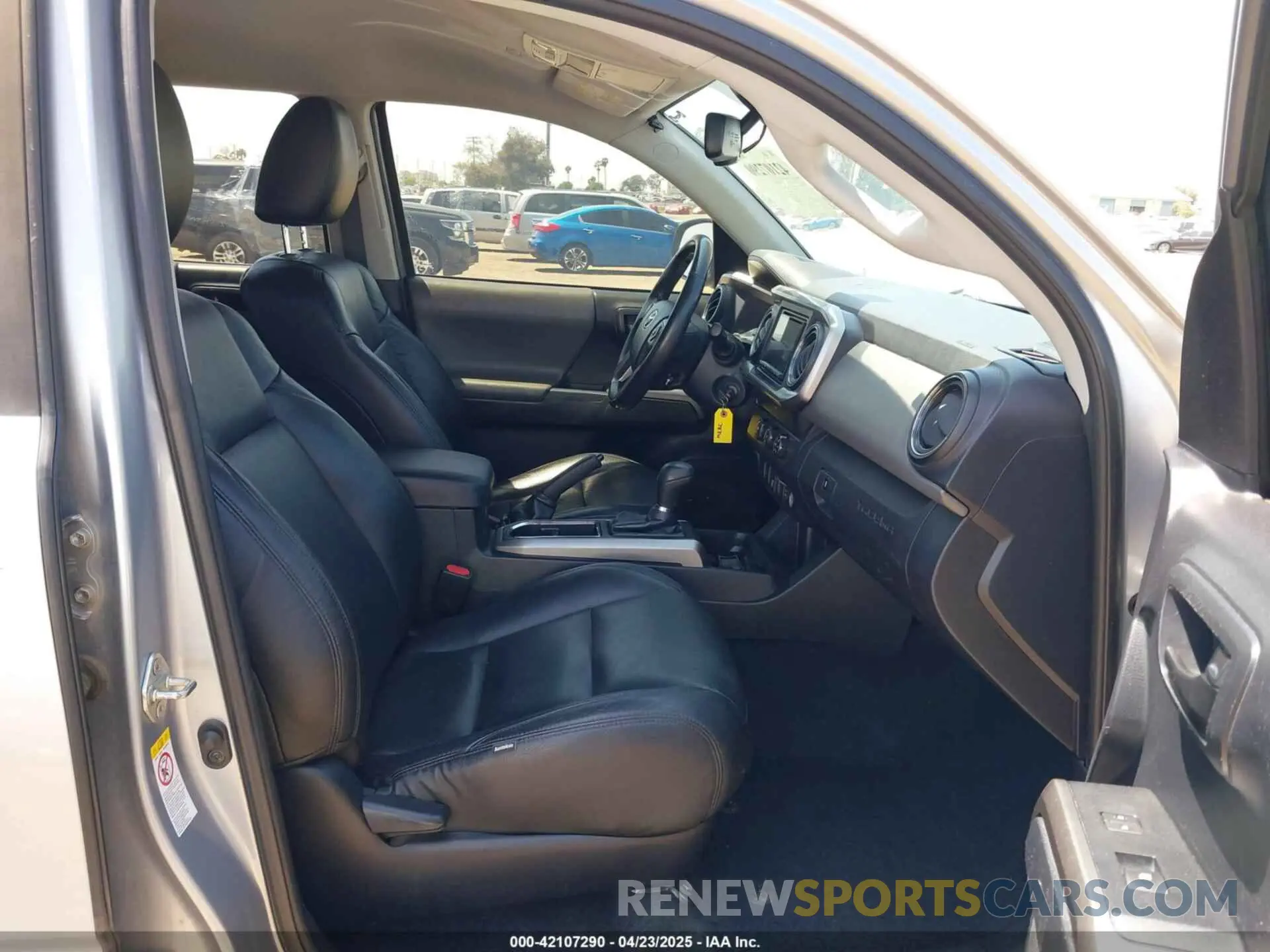 5 Photograph of a damaged car 3TMAZ5CN6KM096702 TOYOTA TACOMA 2019