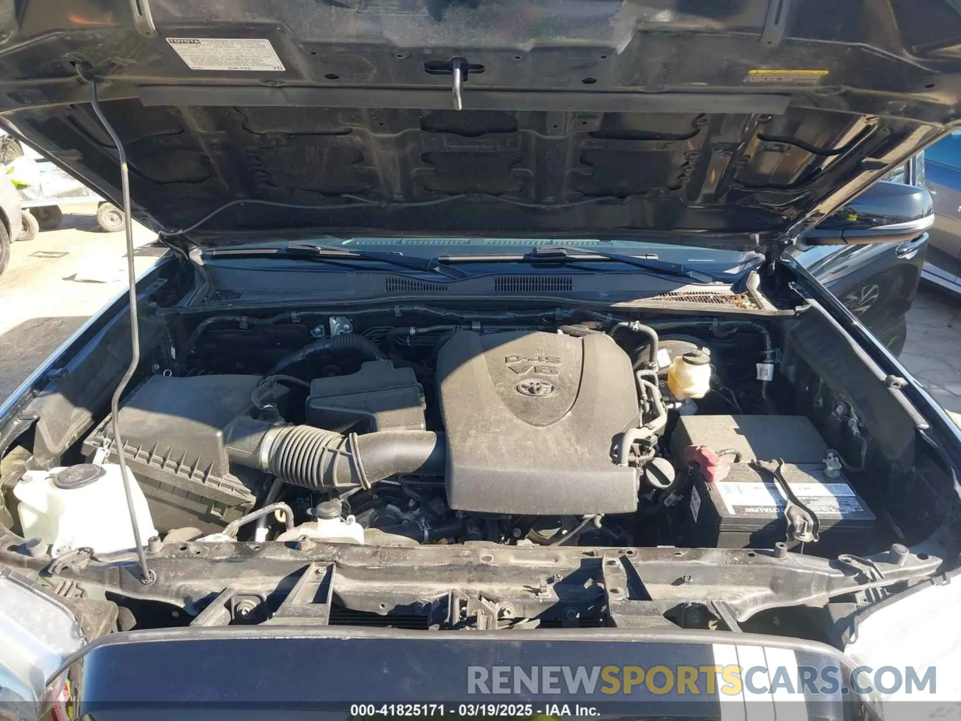 10 Photograph of a damaged car 3TMAZ5CN6KM105771 TOYOTA TACOMA 2019