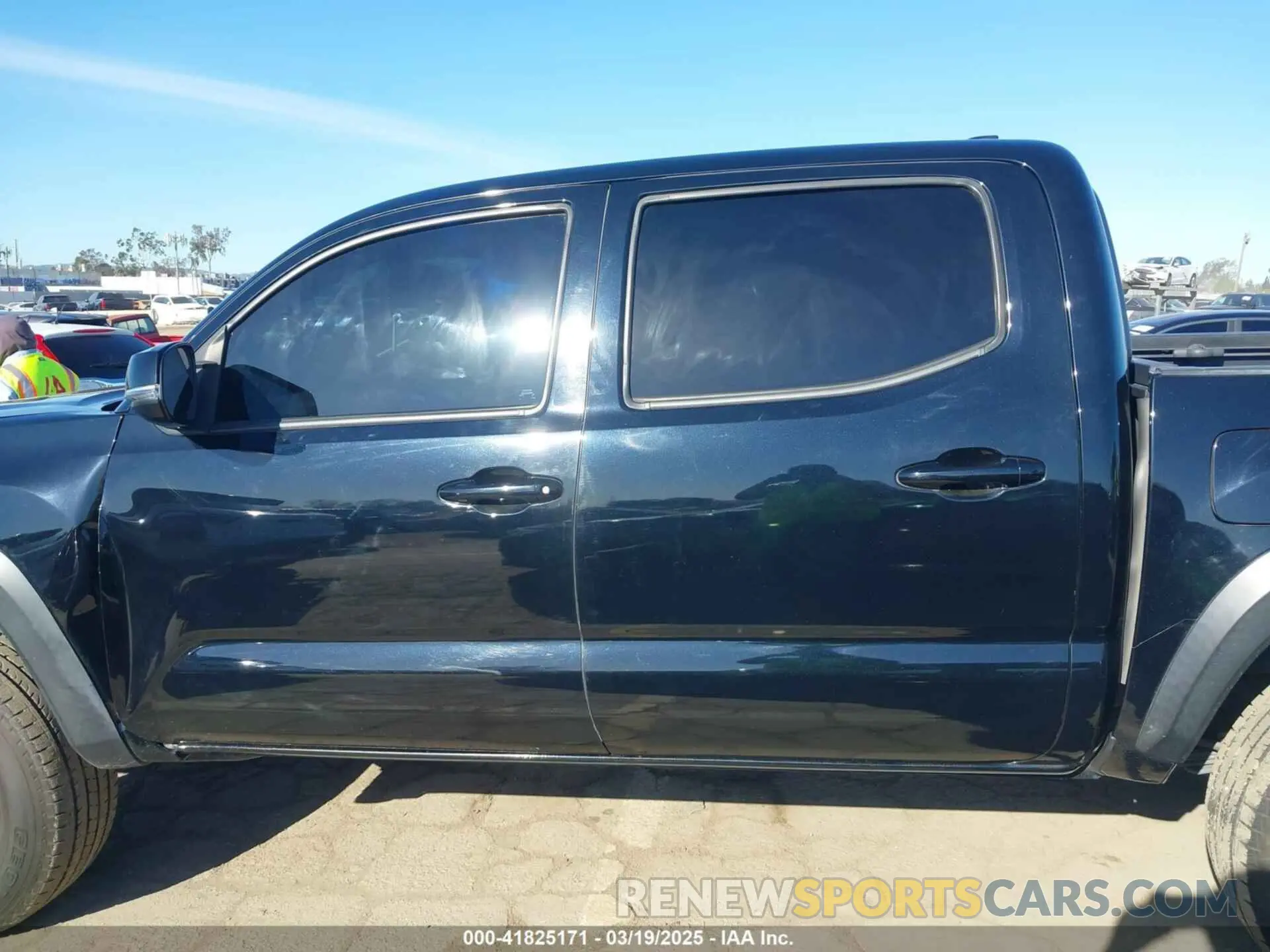 15 Photograph of a damaged car 3TMAZ5CN6KM105771 TOYOTA TACOMA 2019